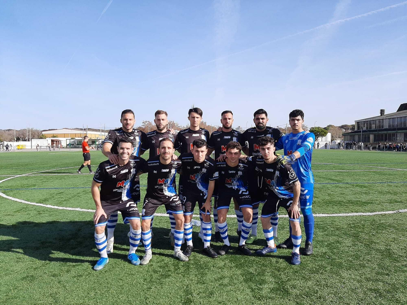 El Jerez Industrial ha sumado un trabajado punto en el Virgen del Carmen.