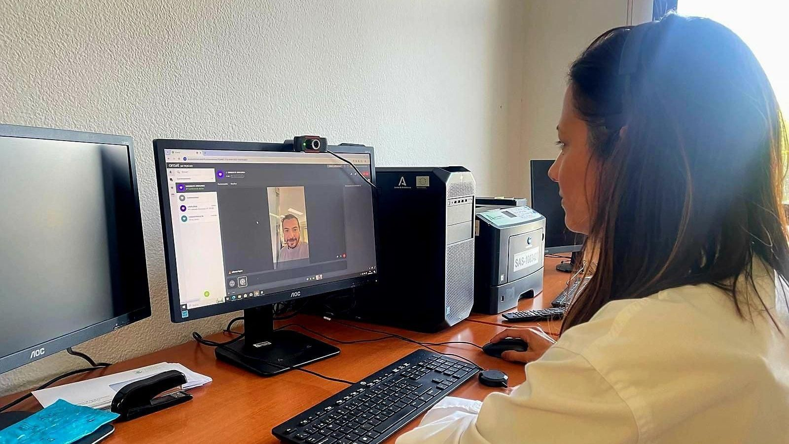 Videoconsulta en el servicio de Urología del Hospital de Motril.