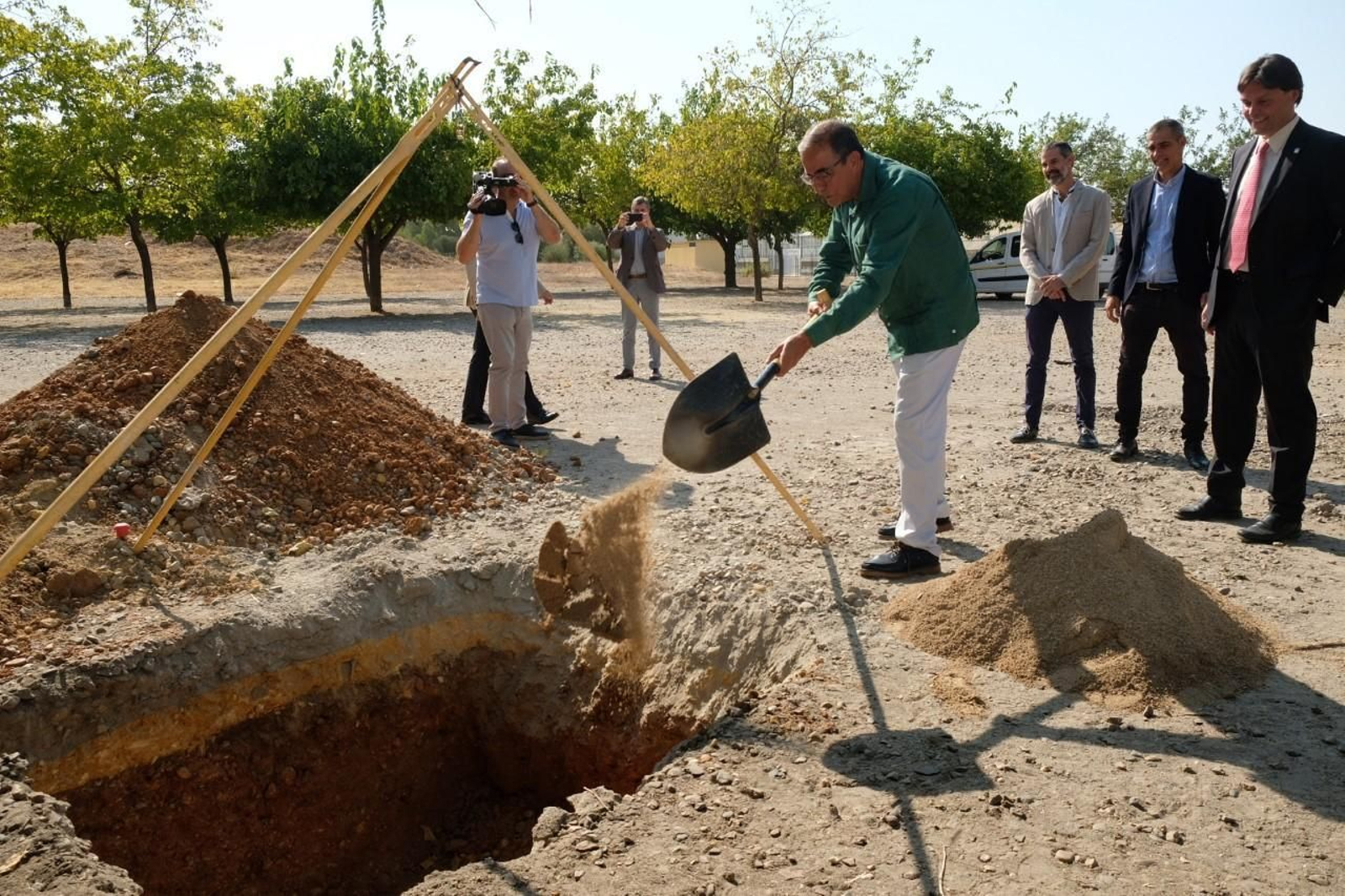 Miguel Ángel Castro durante la colocación de la primera piedra del nuevo edificio de Agronómica. Miguel Ángel Castro durante la colocación de la primera piedra del nuevo edificio de Agronómica.