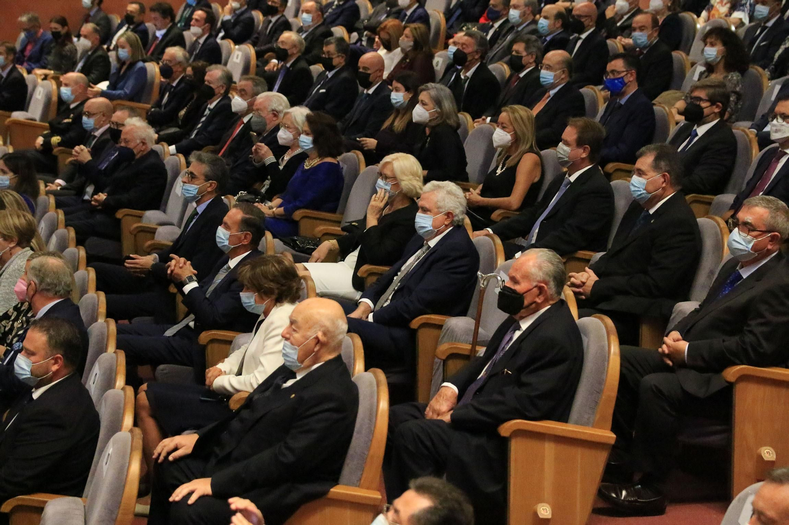 Fotogalería 'El Rey entrega el premio Reino de España a la Trayectora Empresarial a Paco Cosentino'