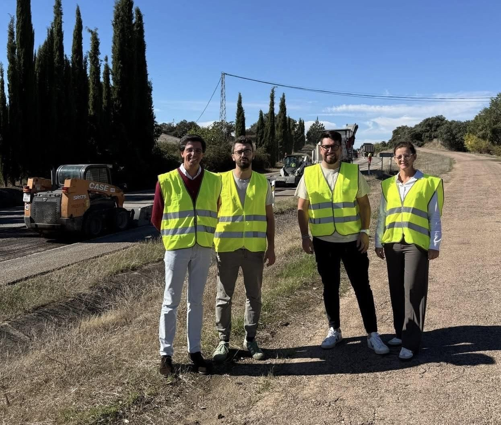 El alcalde de Higuera de la Sierra, Mario Domínguez, junto a su equipo.