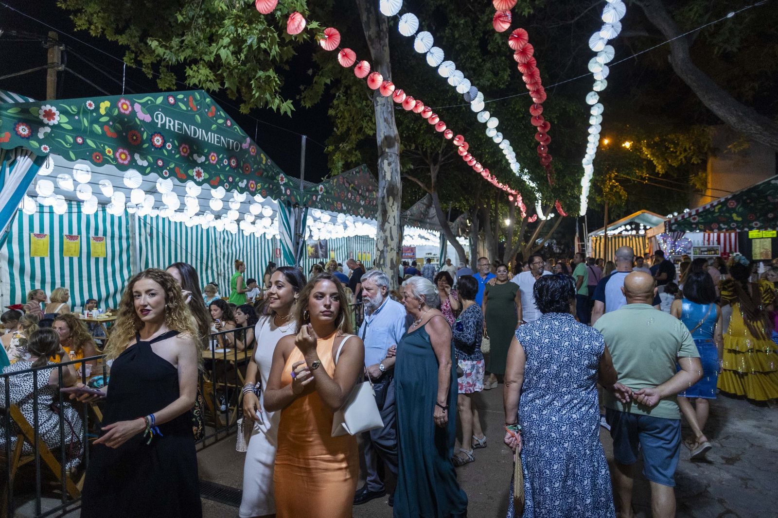 Búscate en las imágenes de la inauguración de la Feria del Carmen y de la Sal de San Fernando