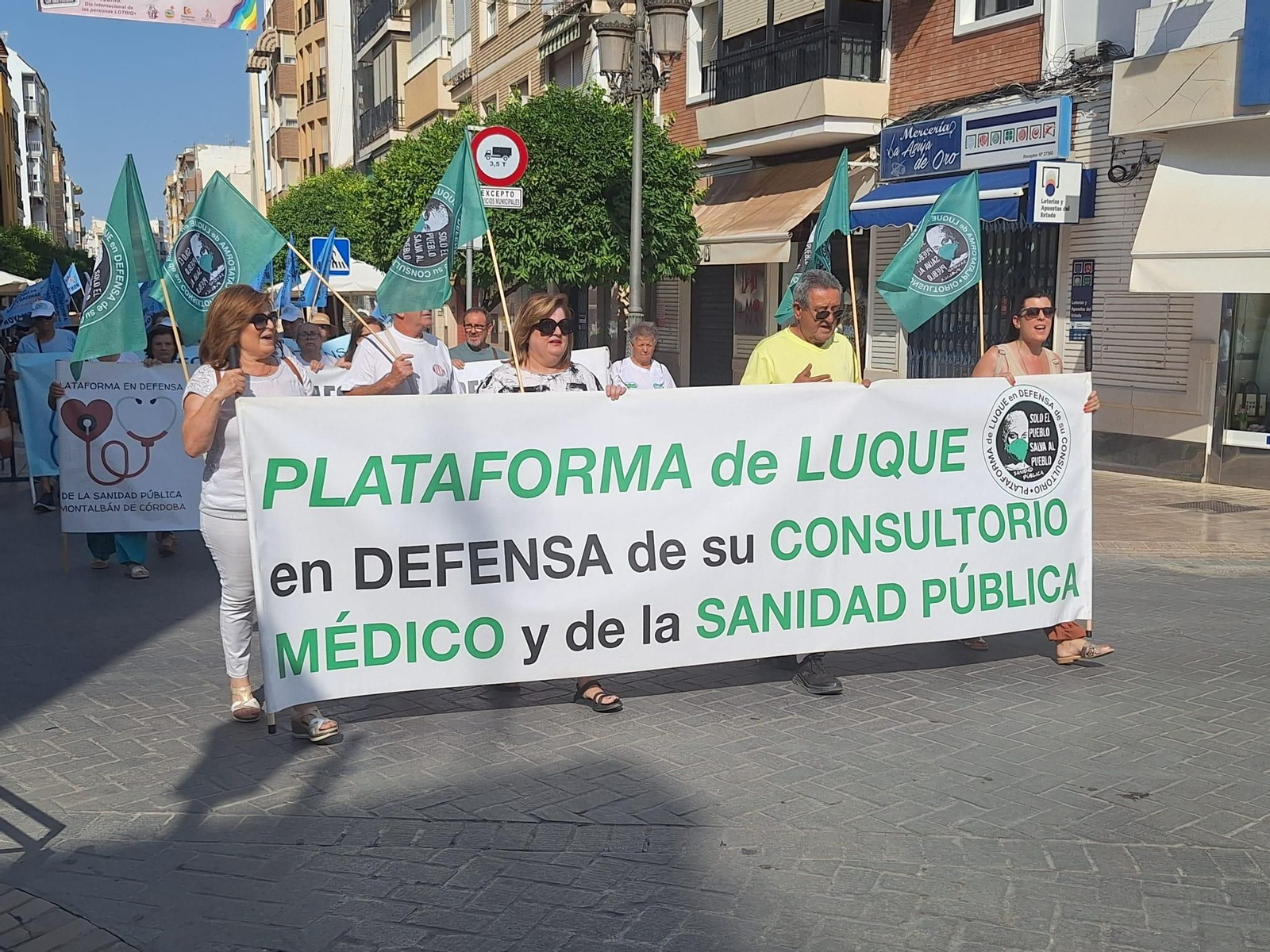 Las imágenes de la manifestación por la sanidad pública celebrada en Puente Genil