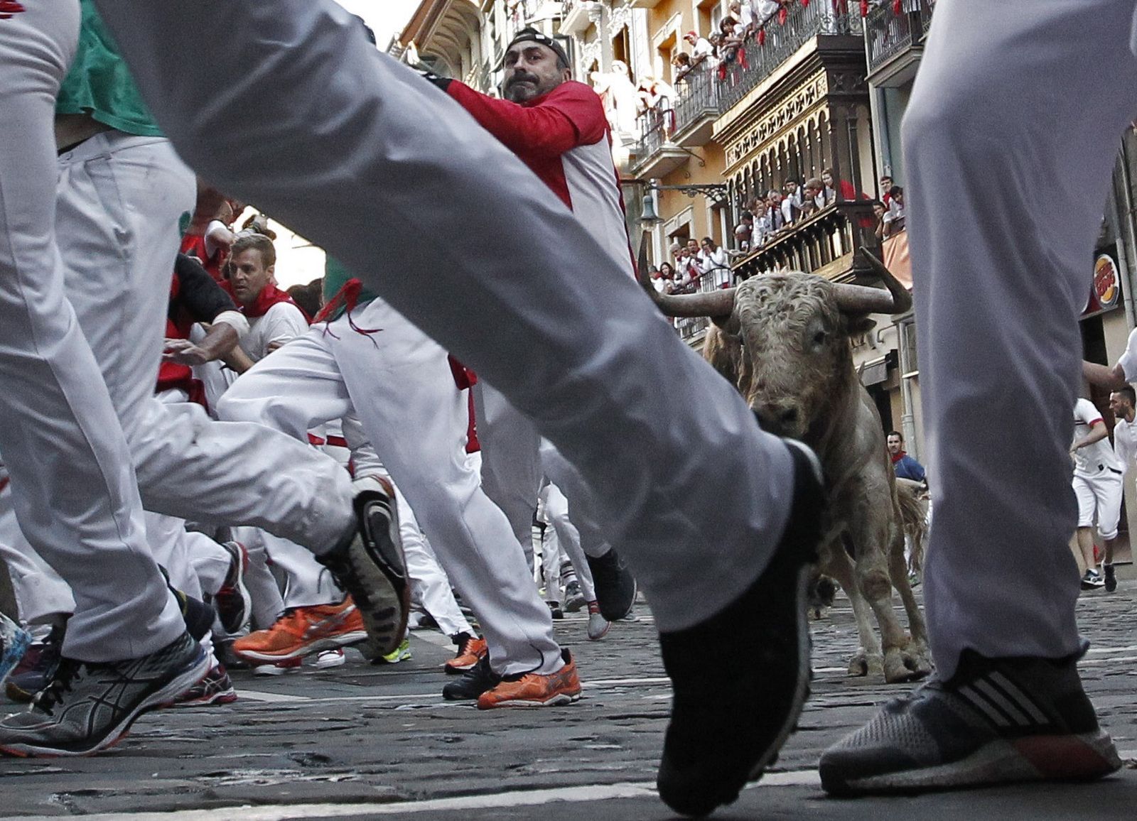 El quinto encierro de los Sanfermines, en imágenes