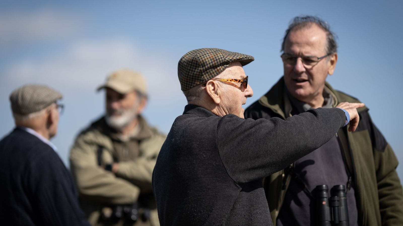 El biólogo Javier Castroviejo habla con el investigador de la Estación Biológica de Doñana Pedro Jordano.