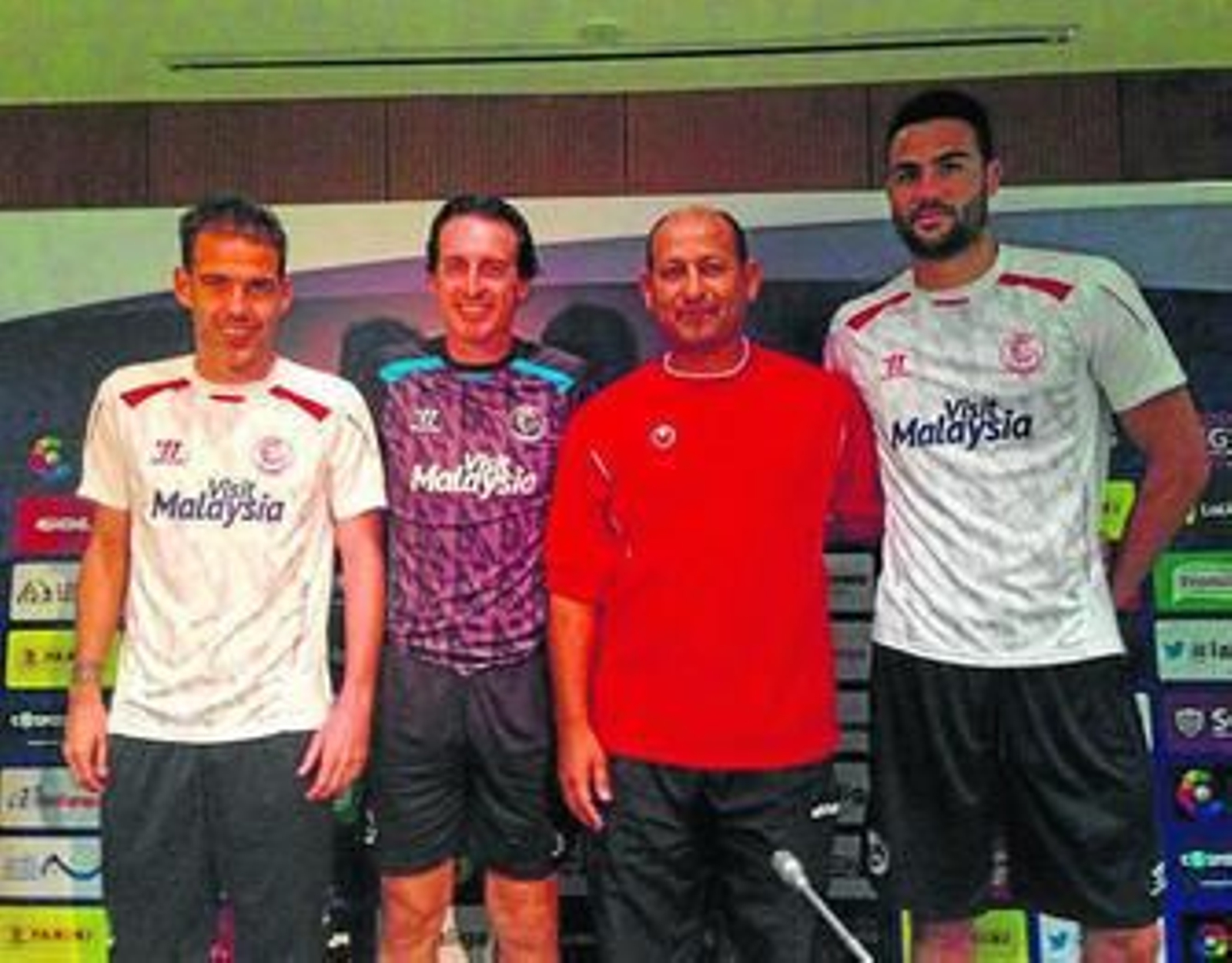 Fernando Navarro, Emery e Iborra posan en Agadir.
