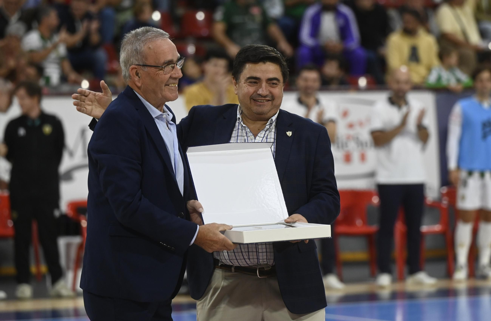 Las mejores fotos del ambiente en Vista Alegre para el Córdoba Futsal - Barça