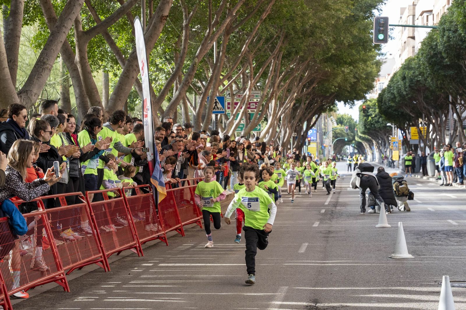 Almería corre unida contra el cáncer en una jornada solidaria
