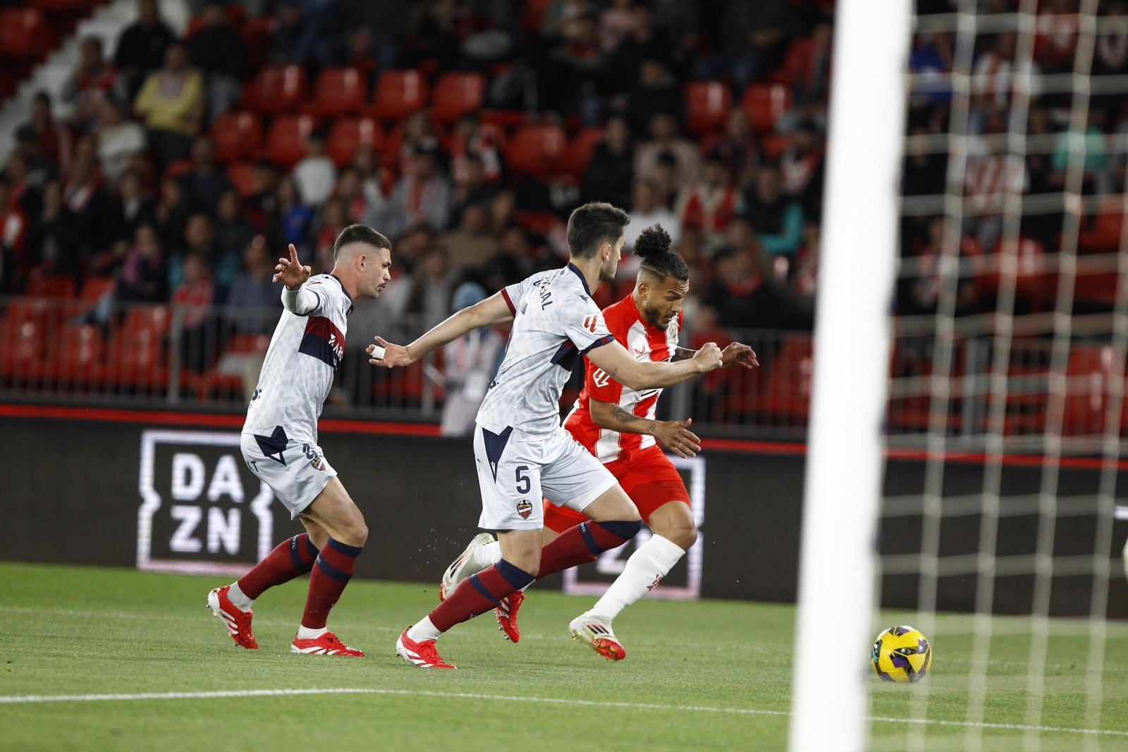 Las mejores imágenes del partido U.D. Almería-Levante U.D.