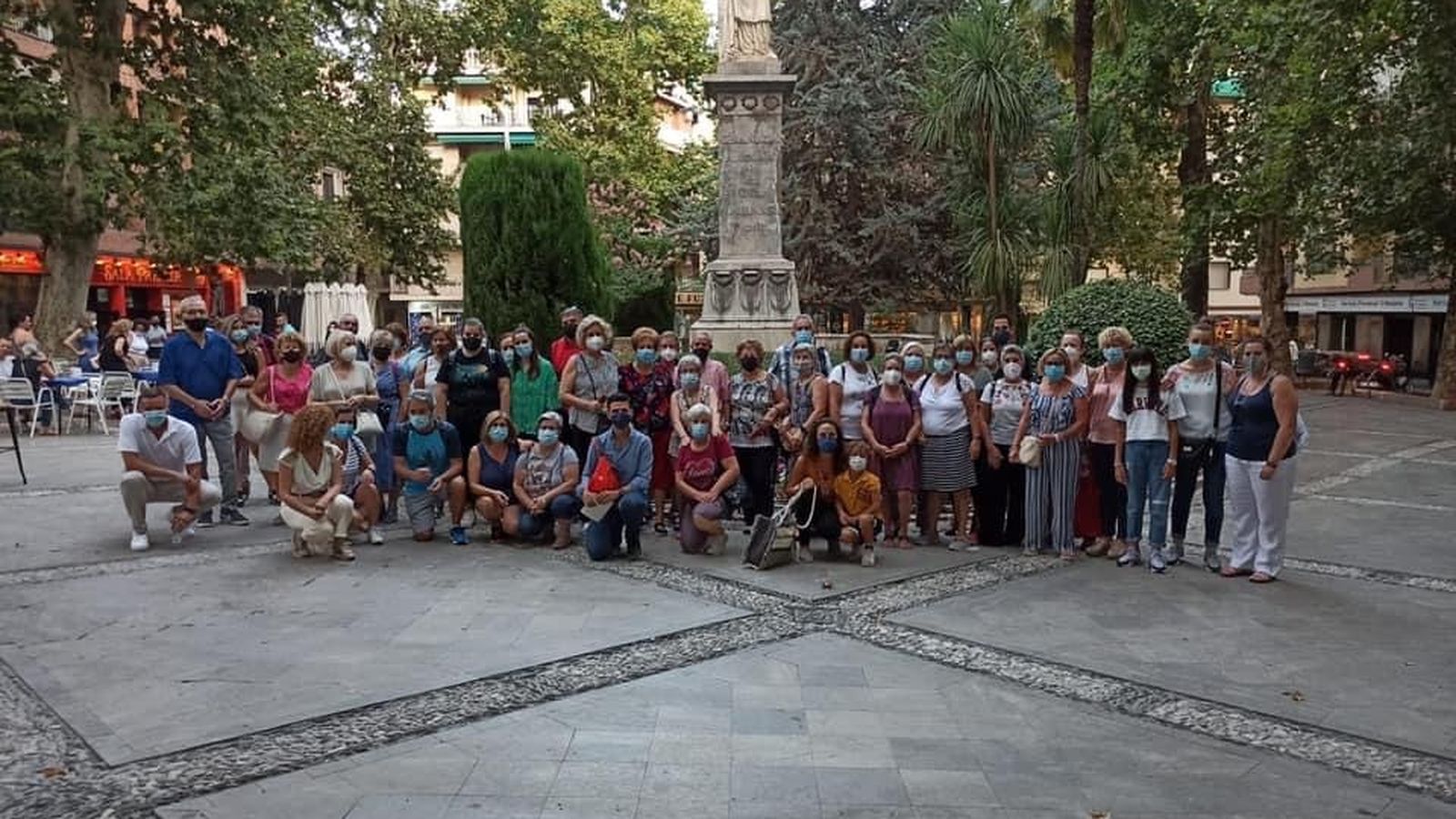 Medio centenar de vecinos han participado en esta ruta nocturna