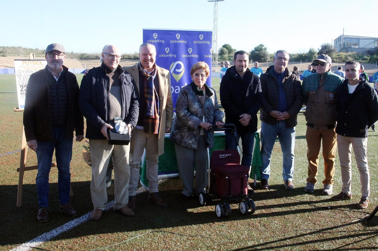 Imágenes del partido homenaje a los árbitros históricos de fútbol de Huelva