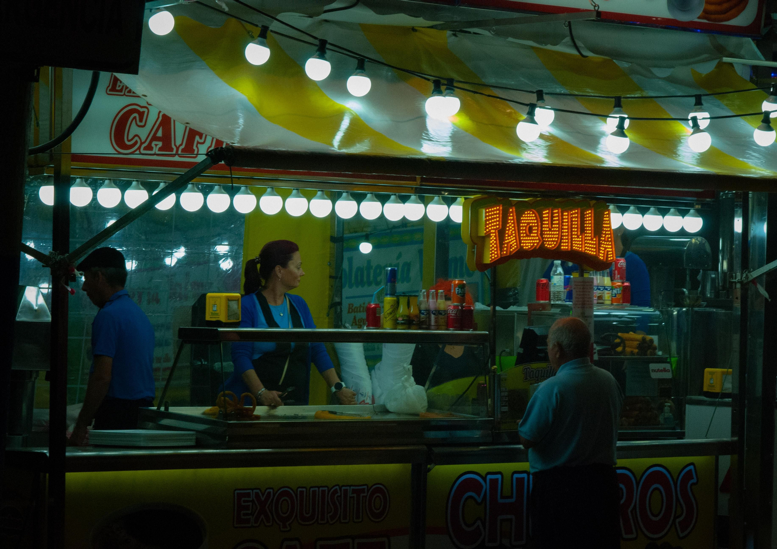 La Feria de Córdoba por la noche, en imágenes