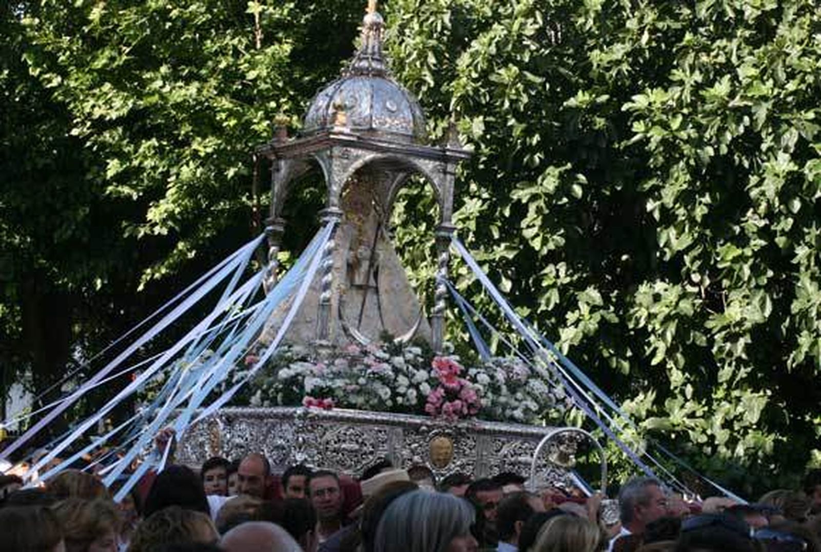 El Mentidero, Santa María y La Viña vivieron sus procesiones eucarísticas este fin de semana./ Fotos: Almudena Torres  Foto: Almudena Torres