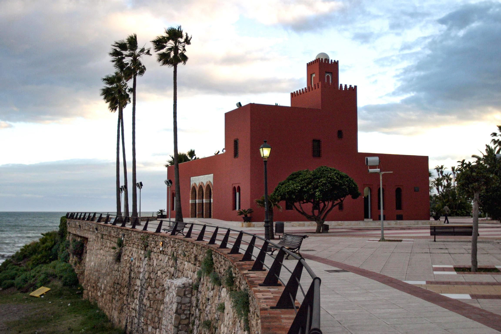 El falso castillo que cautiva la costa de Benalmádena El falso castillo que cautiva la costa de Benalmádena