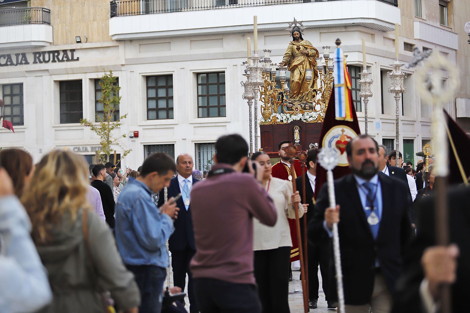 Imágenes del Sagrado corazón de Jesús en procesión por las calles del centro