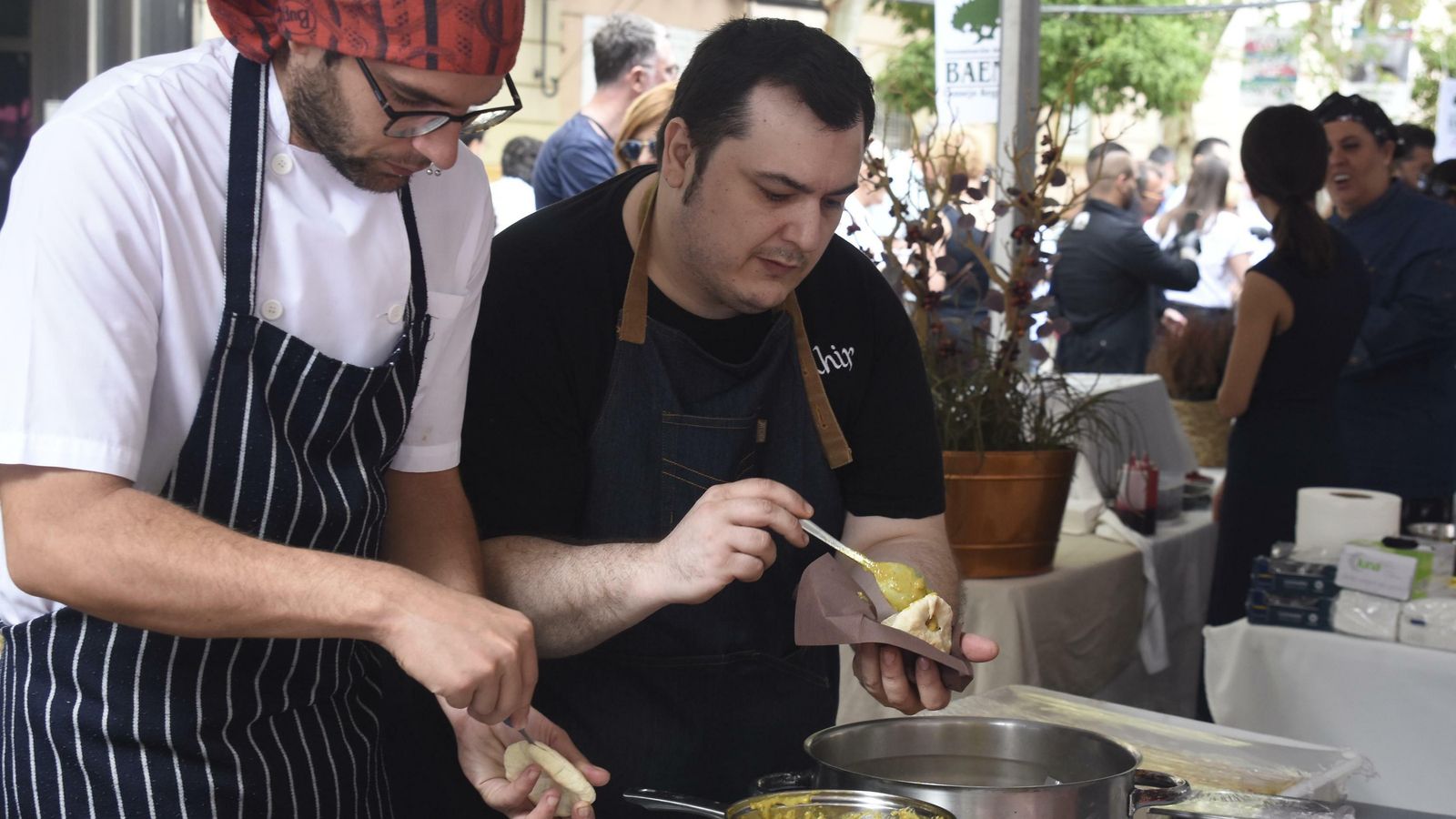 Cocineros de Zahir Granito de Oro.