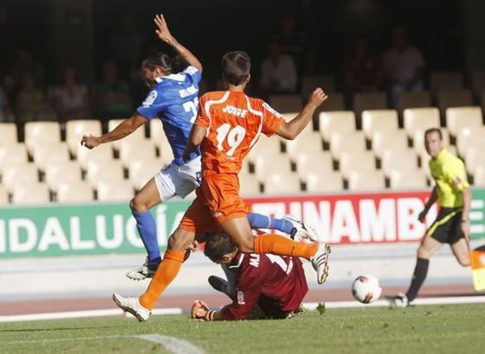 José Mari lo intentó en todo momento y en la segunda mitad reclamó penalti en una acción en la que chocó con el cancerbero alcarreño.

Foto: Juan Carlos Toro