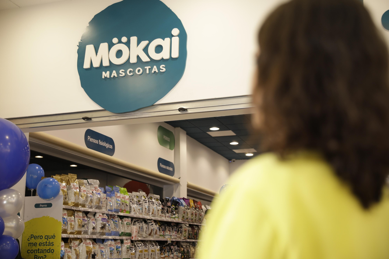 Imagen del interior de la primera tienda de la enseña Mökay Mascotas, en Montequinto.