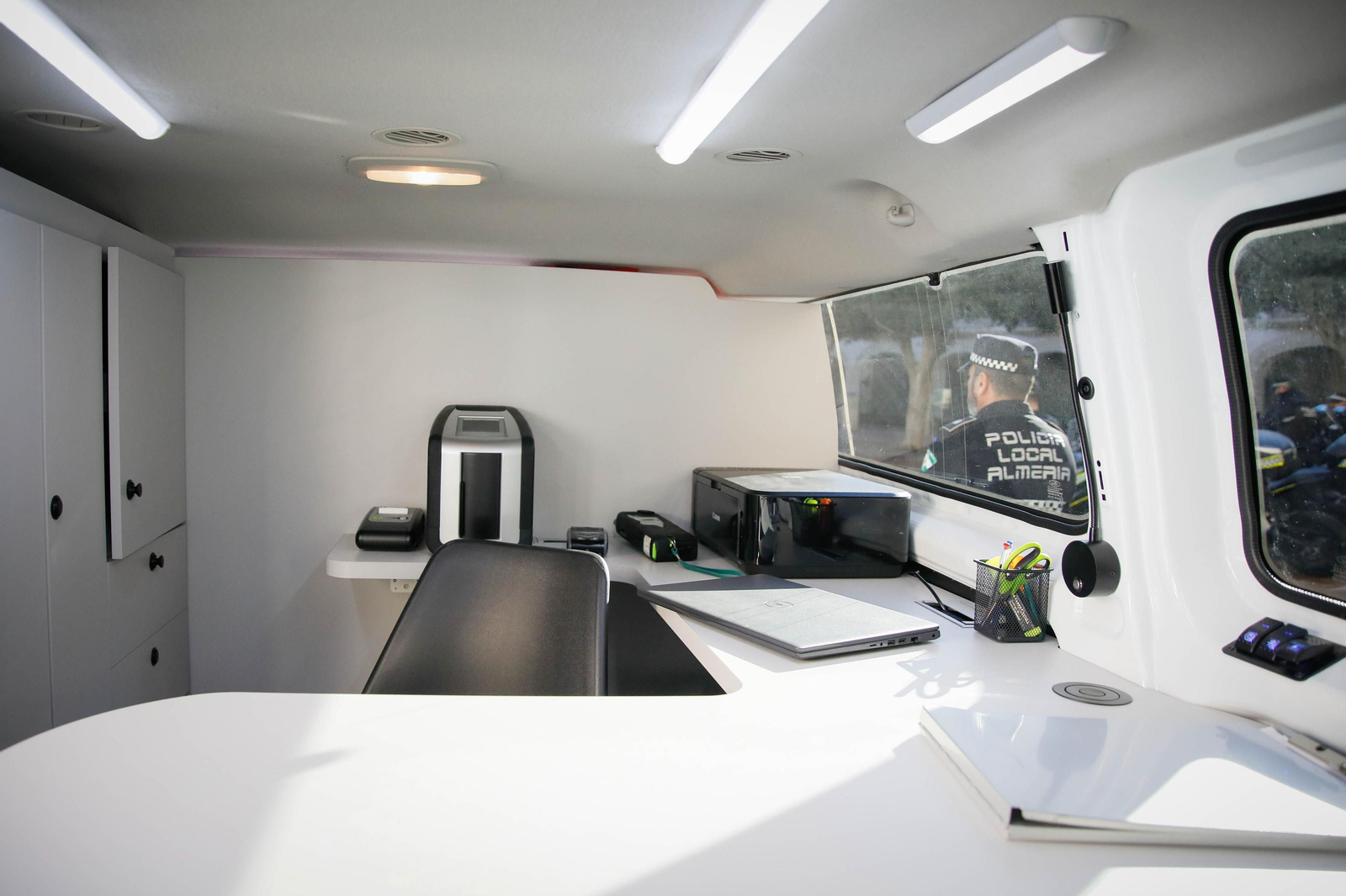 Presentación vehículos y motos policía local en imágenes