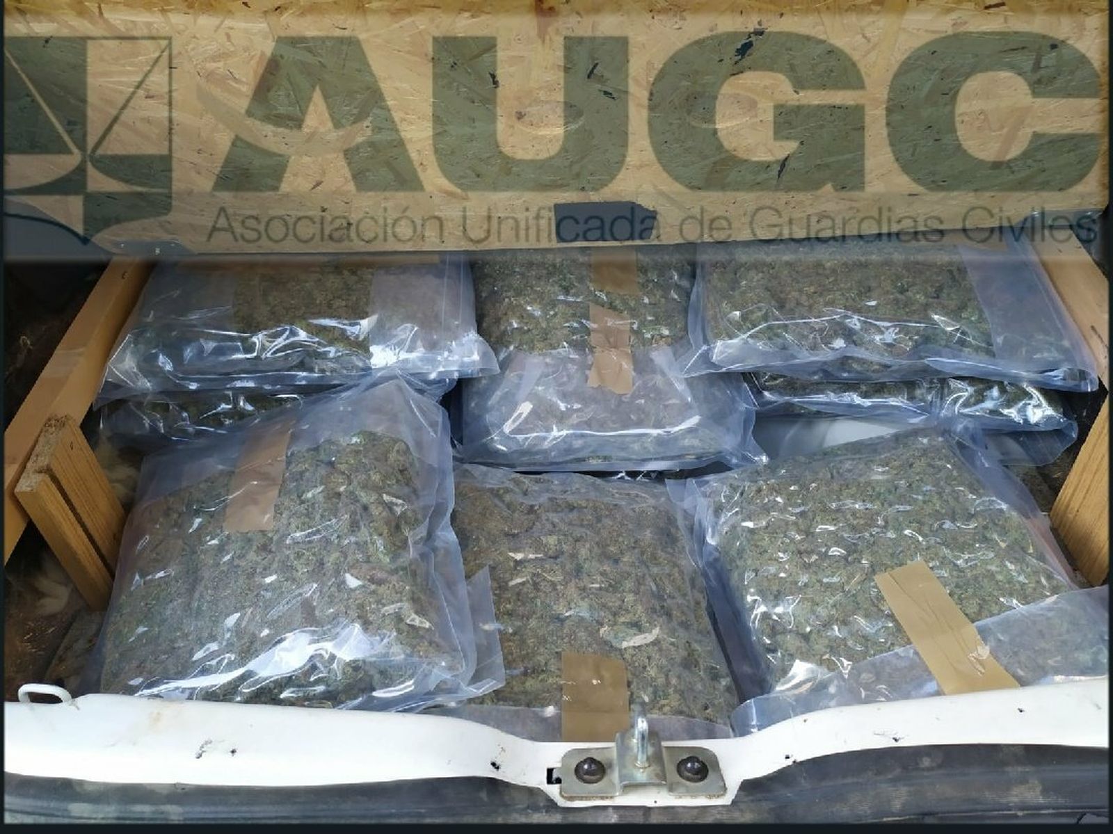 Droga intervenida en un vehículo aparcado en Nerja