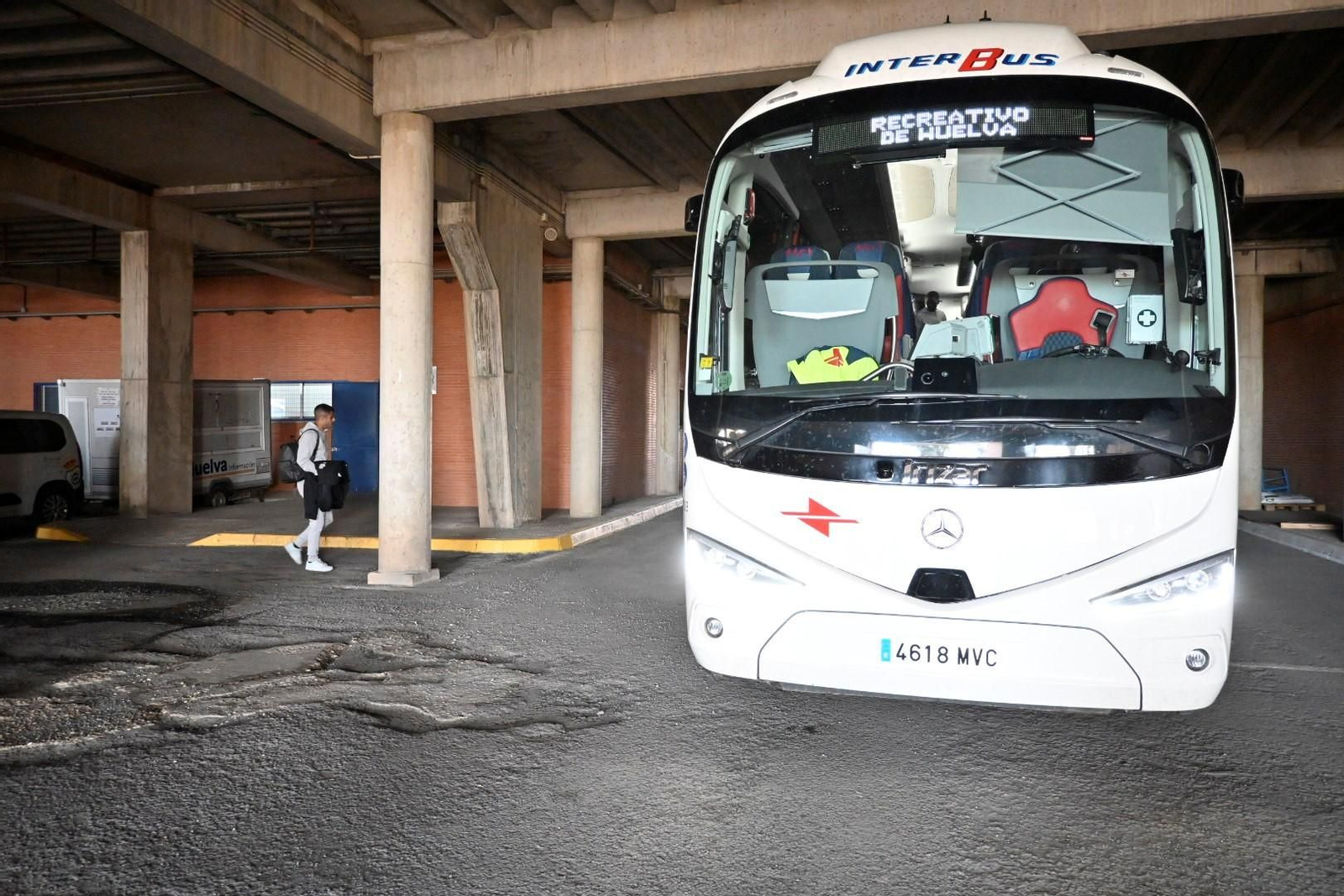 Imágenes de la salida del autobús del Recre hacia Jaén