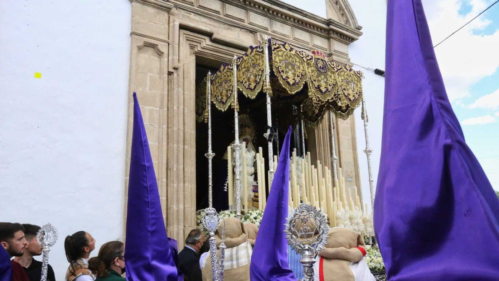 Nuestra Señora del Desconsuelo, en el momento de la salida a la calle Espíritu Santo.