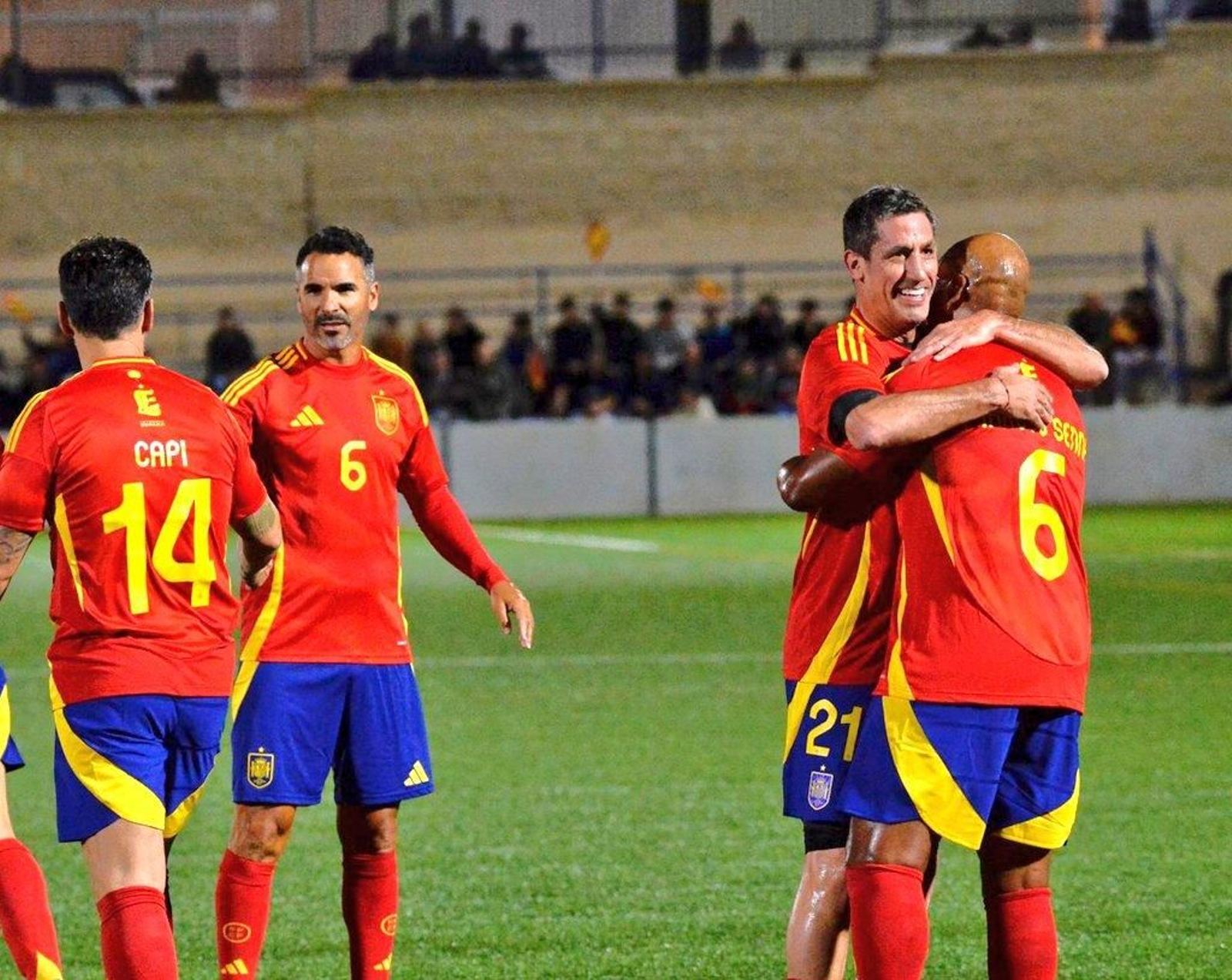 Las Leyendas de la Selección española vencen en Vélez (0-4)