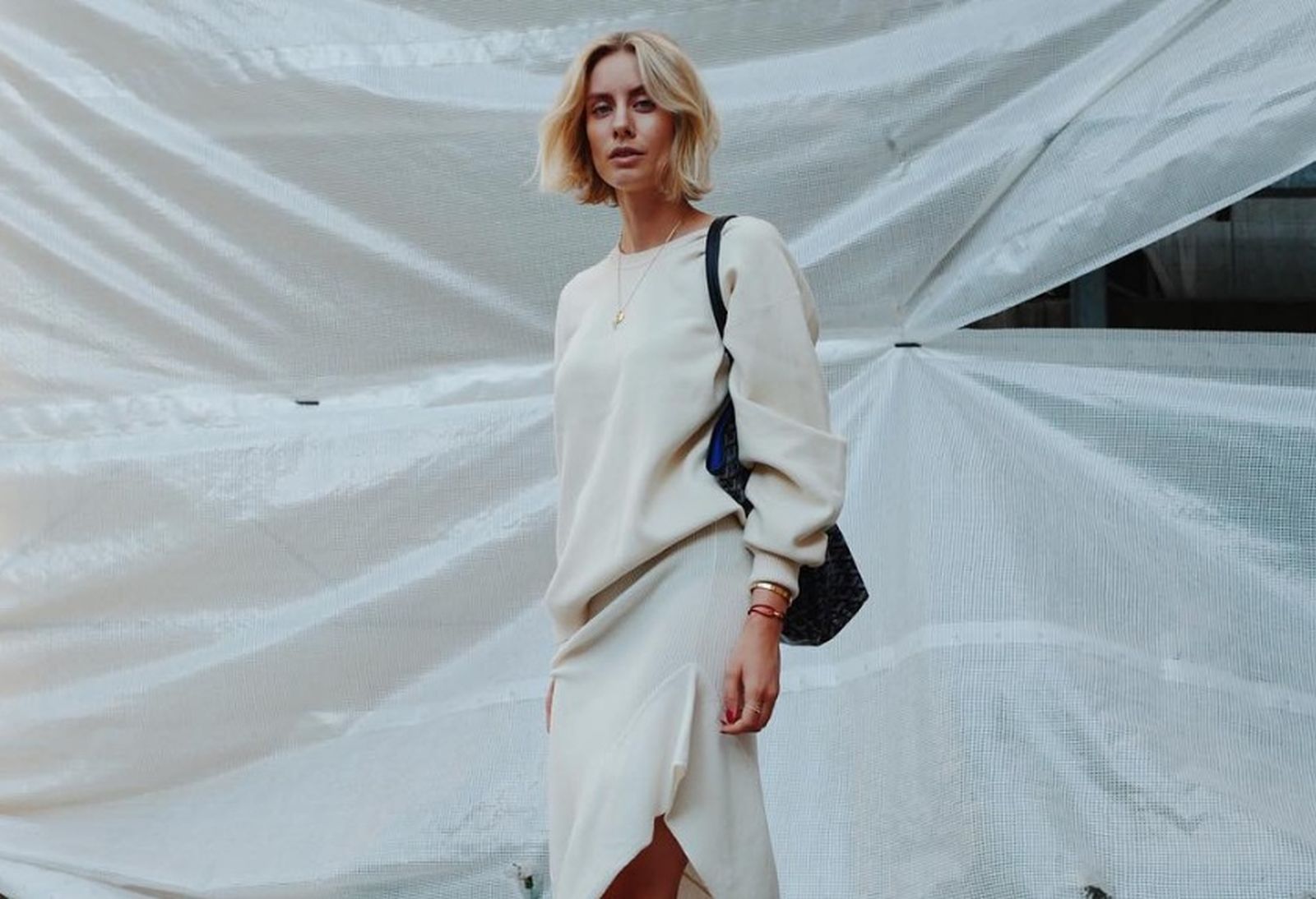 Los conjunto de punto con una falda como protagonista son mucho más elegantes y sofisticados que con pantalones.