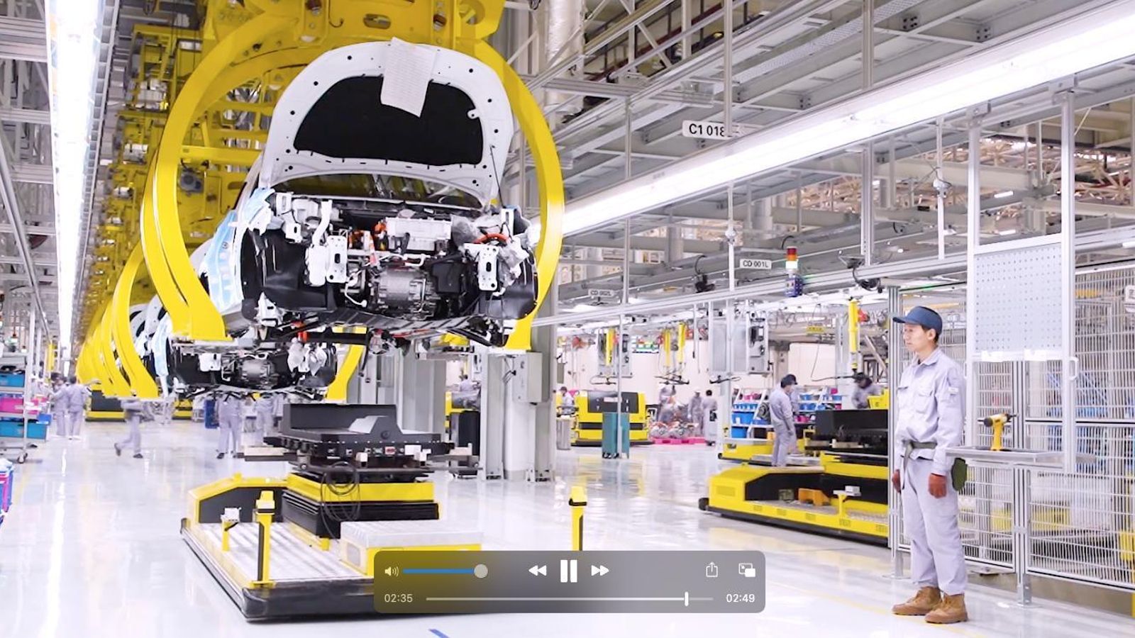 Las baterías, como el resto del coche, es ensamblado en la factoría de los "mil robots", en Chongqing (China).