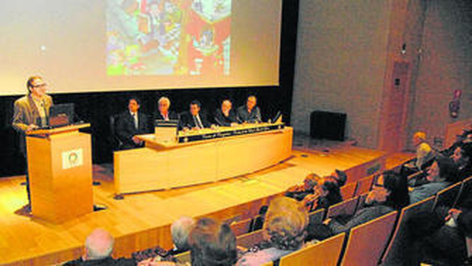 Momento de la presentación del último libro del Güichi de Carlos.