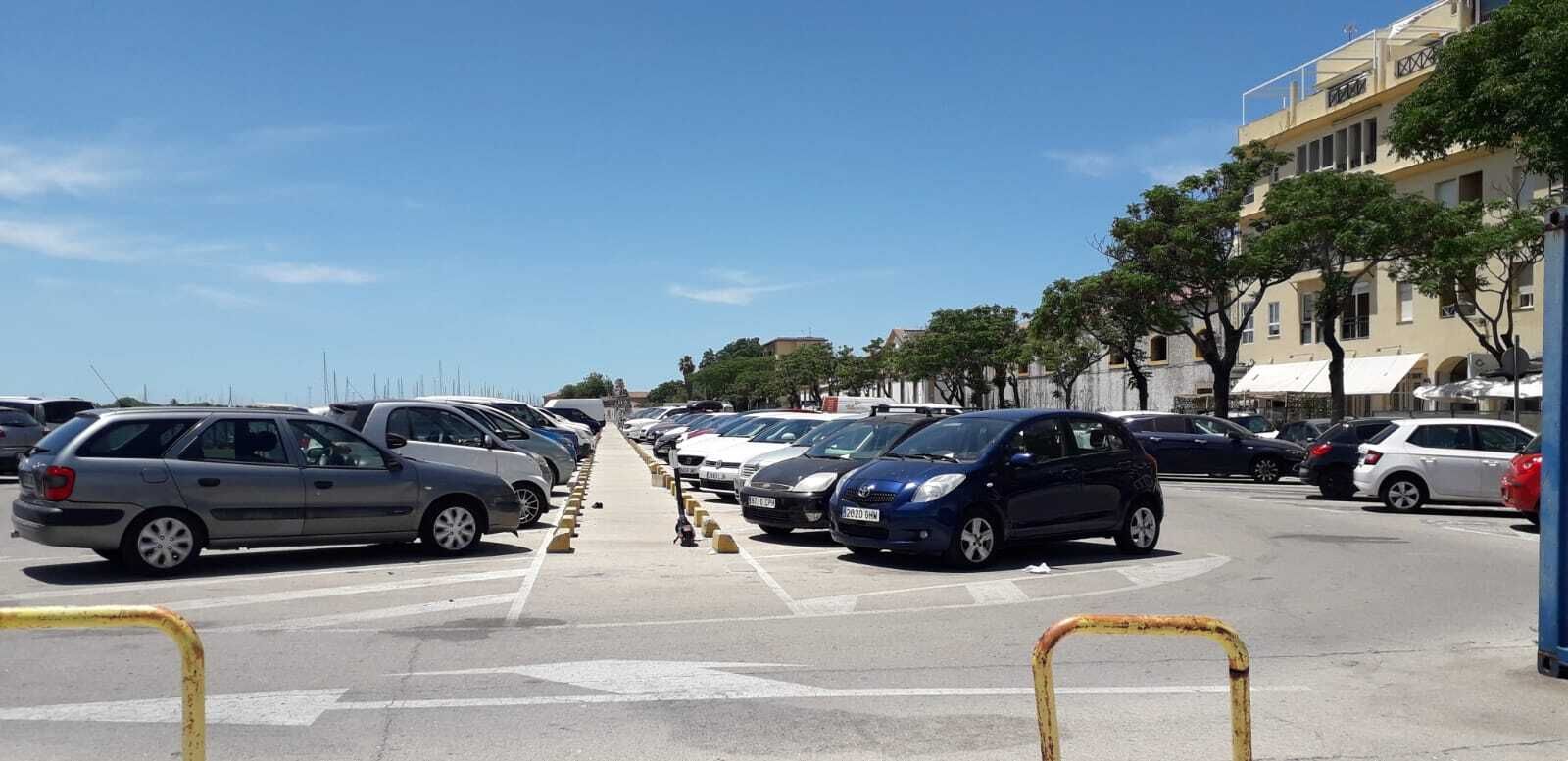 Una imagen del actual aparcamiento en superficie de la avenida de la Bajamar.