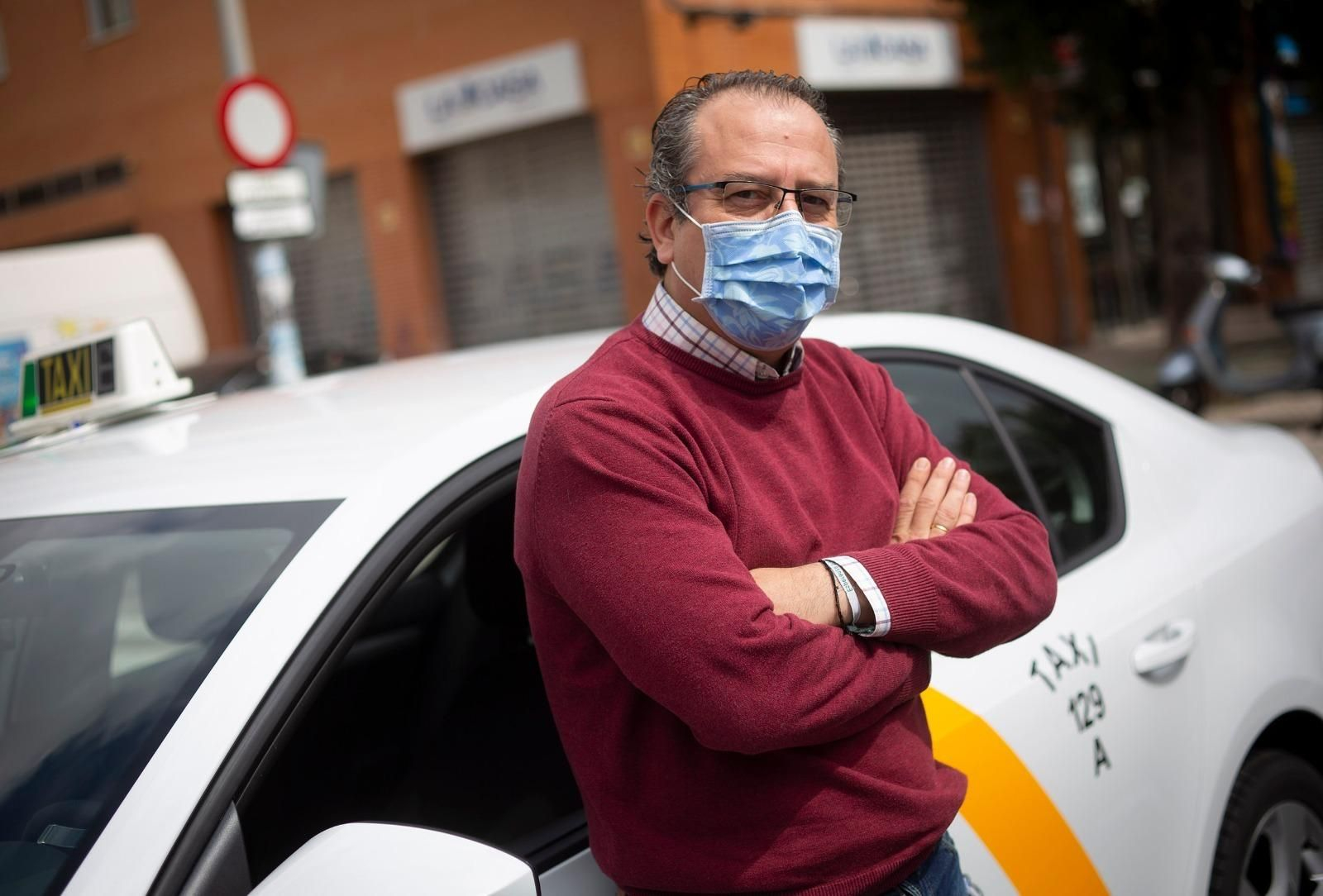 José Salvador Astasio, este lunes, con su taxi nuevo.