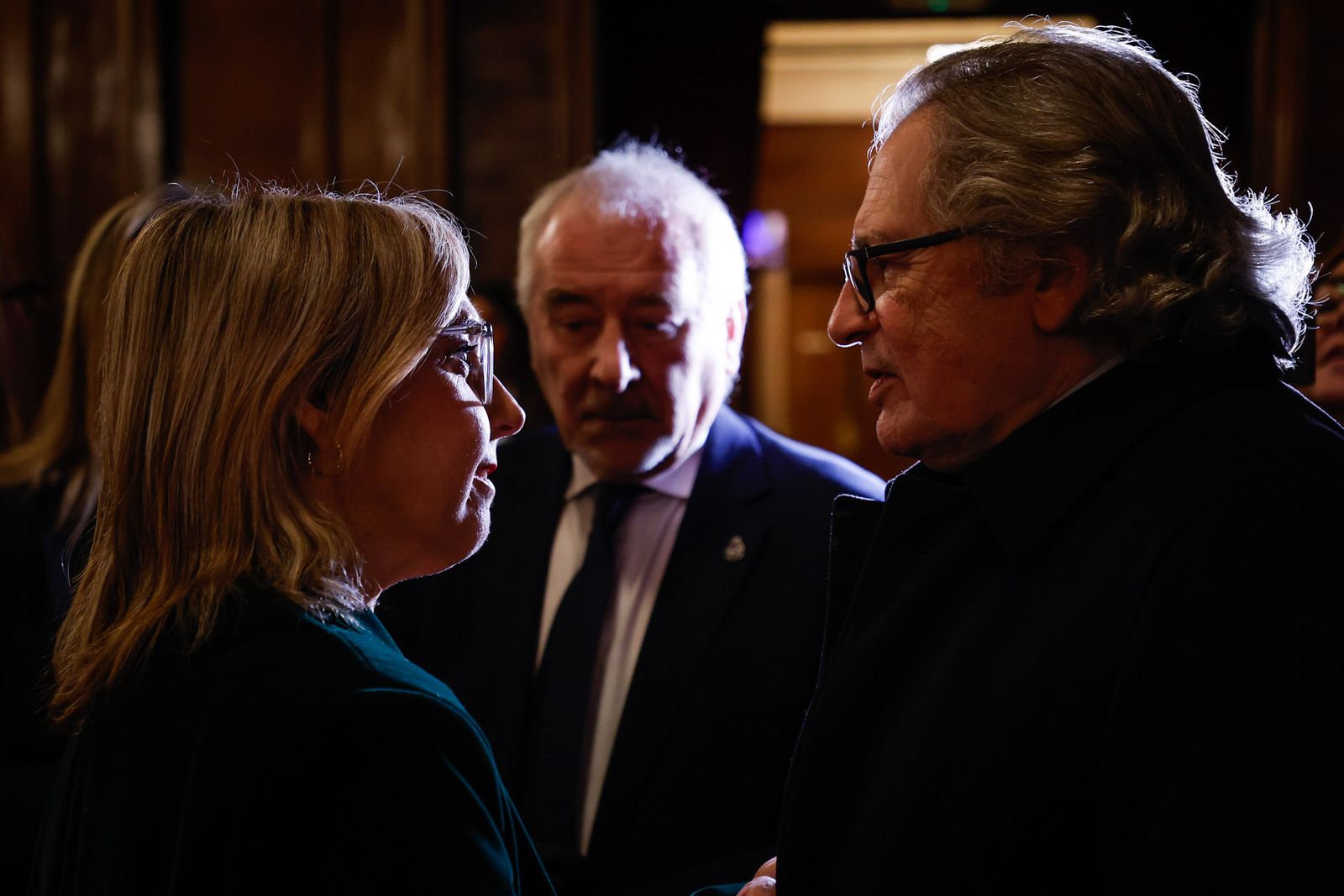 Entrega de las tapas de pregonero de la Semana Santa 2026 a Tito Ortiz