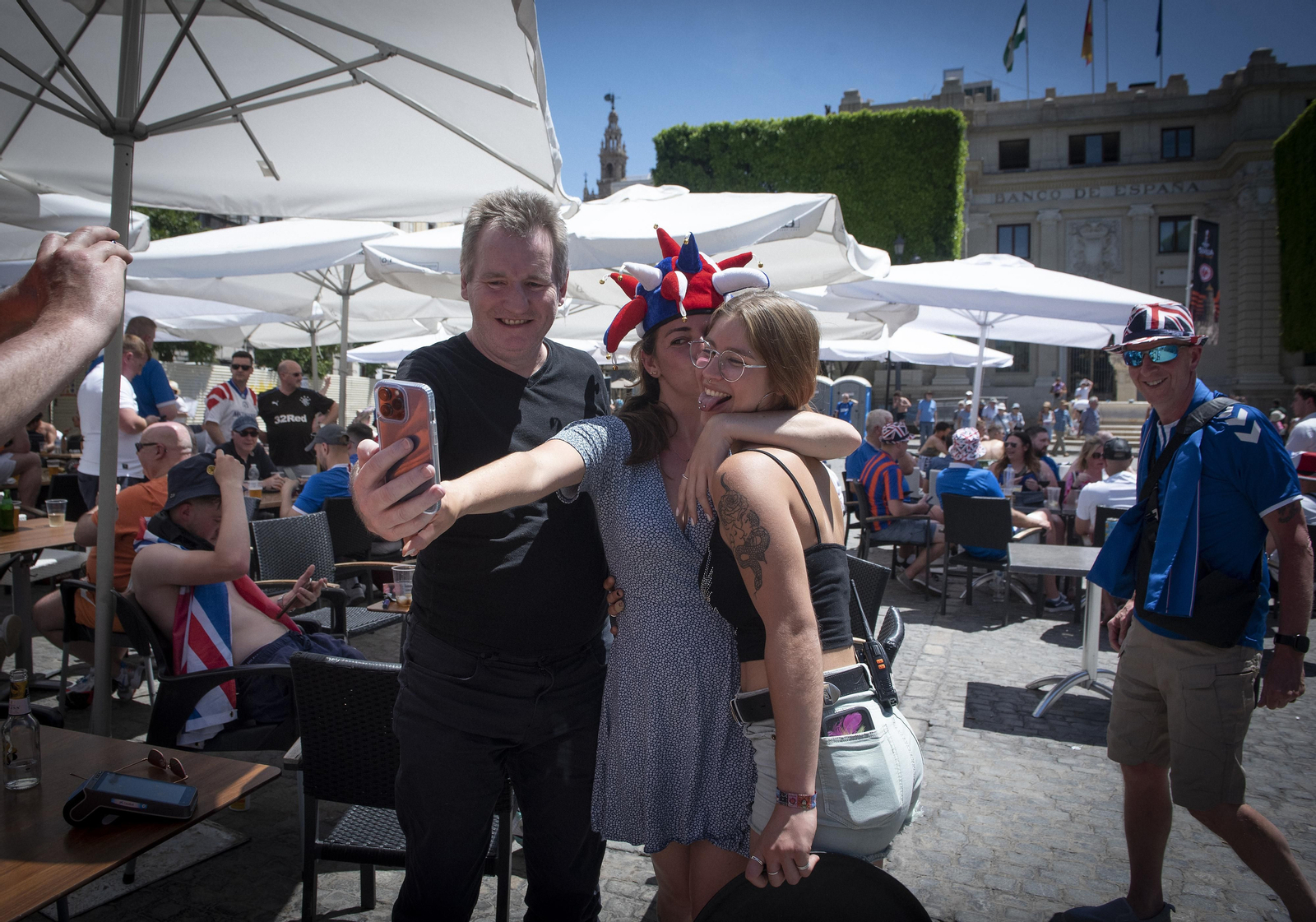 Las imágenes de los hinchas del Eintracht y del Rangers