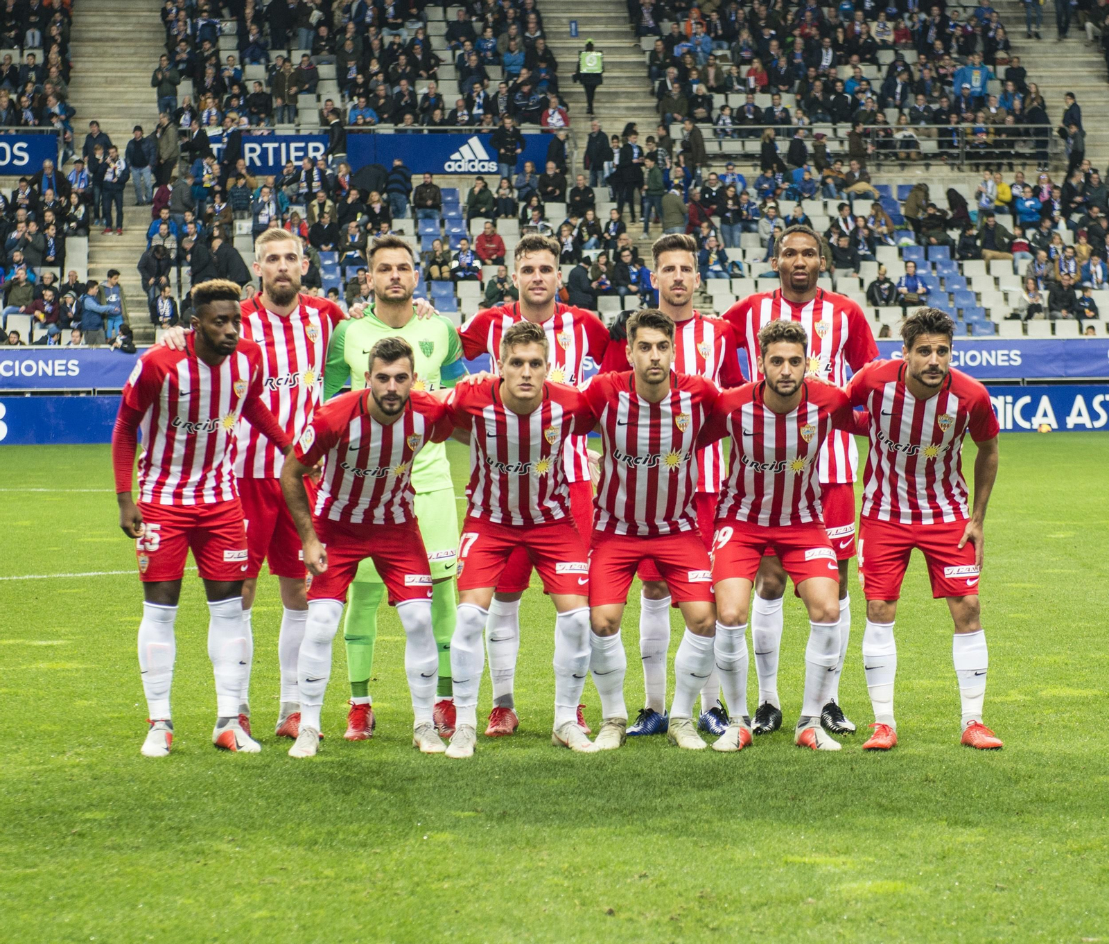 En la imagen, tomada en el Tartiere, figura el once usual de FF, intercambiándose Owona e Ibiza