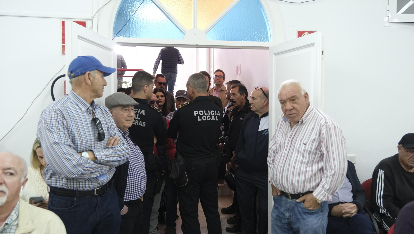 Las imágenes de la moción de censura en el Ayuntamiento de Carboneras