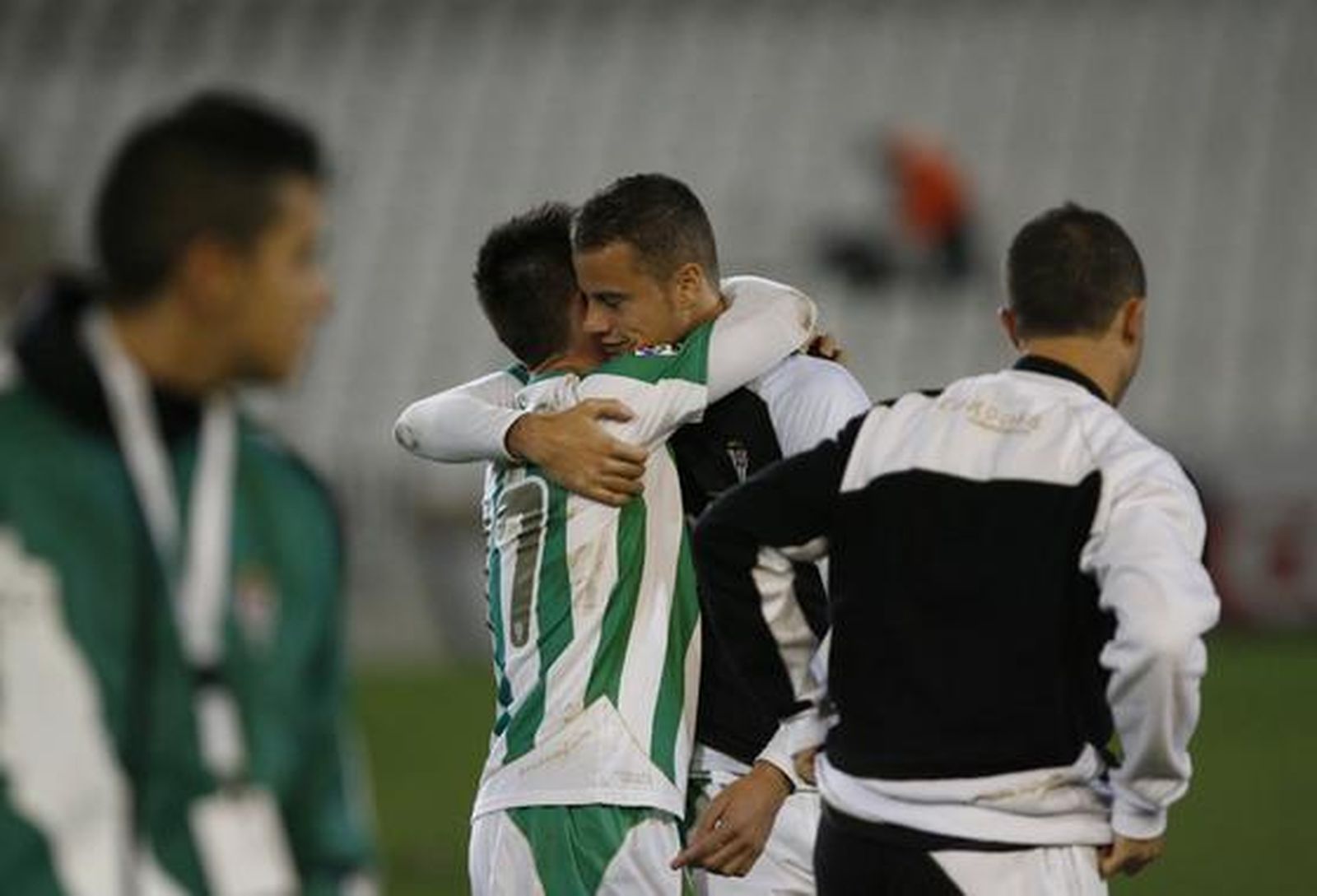 El Córdoba encarrila la clasificación para octavos de final de la Copa del Rey ante el Racing de Santander. / José Martínez