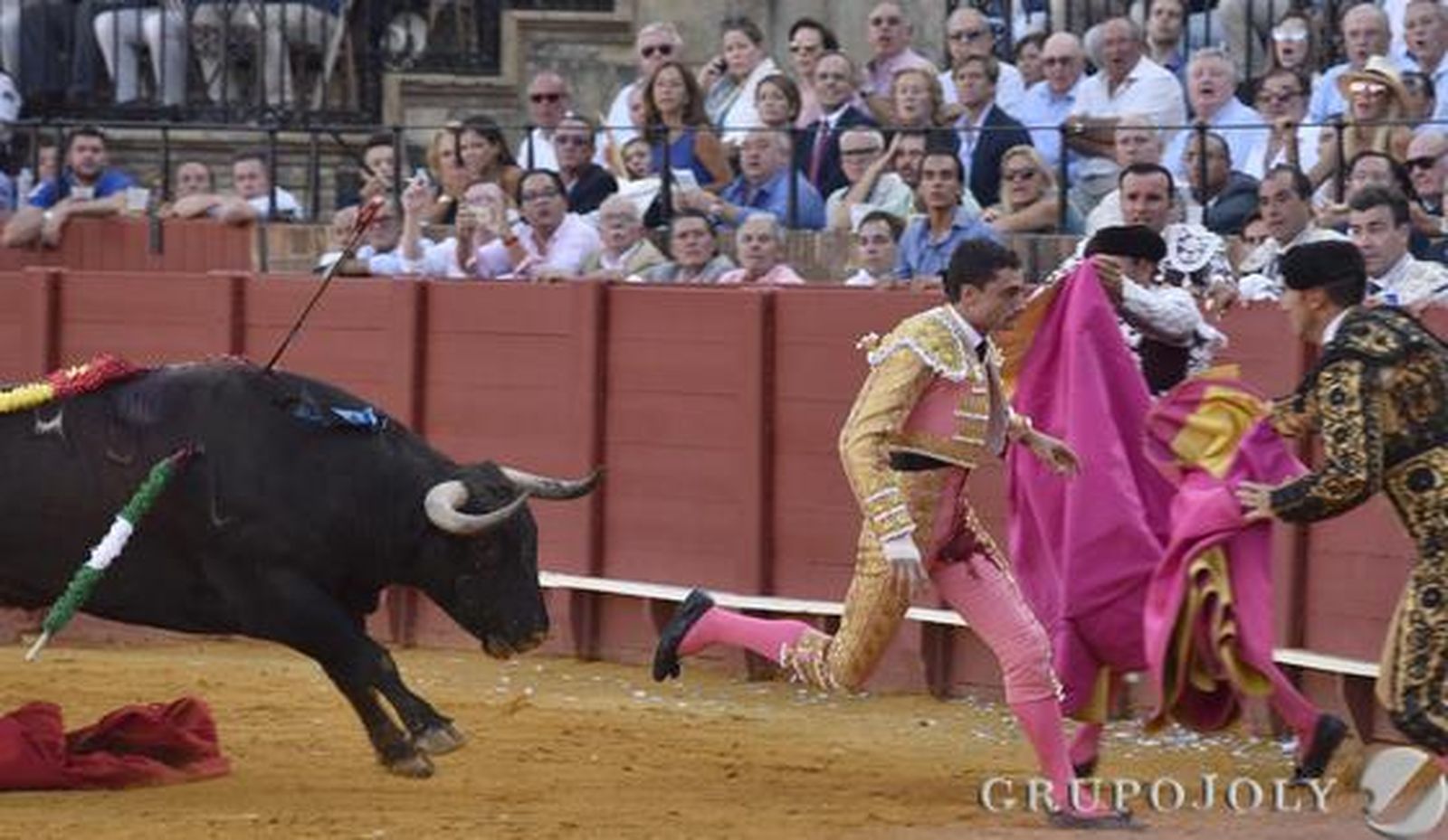 Paco Ureña en el segundo toro./ Juan Carlos Vázquez
