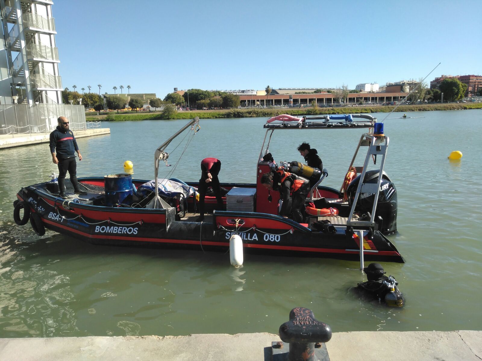 La  Unidad de Rescate Subacúatica de los Bomberos de Sevilla