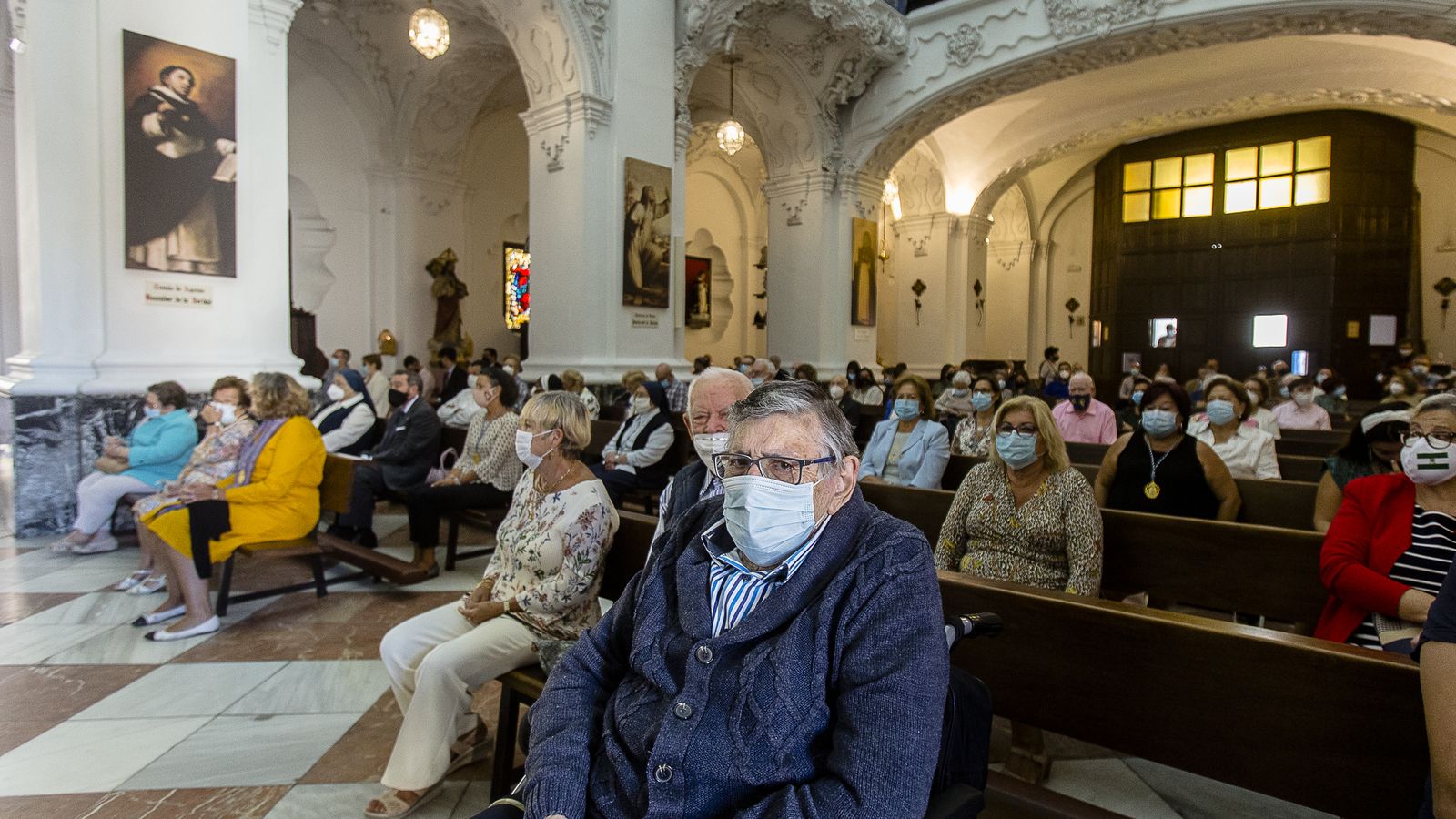 Imágenes de la celebración del día de la Virgen del Rosario en la iglesia de Santo Domingo