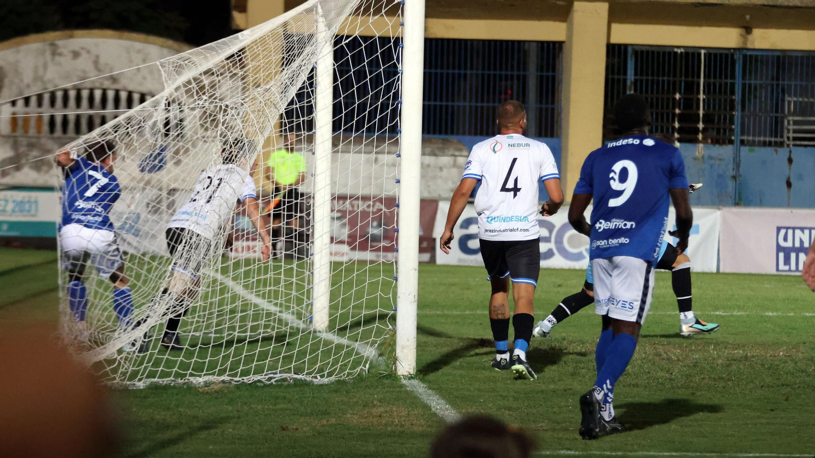 Imágenes del Trofeo de la Copa y la Venencia entre el Jerez Industrial y el Xerez DFC