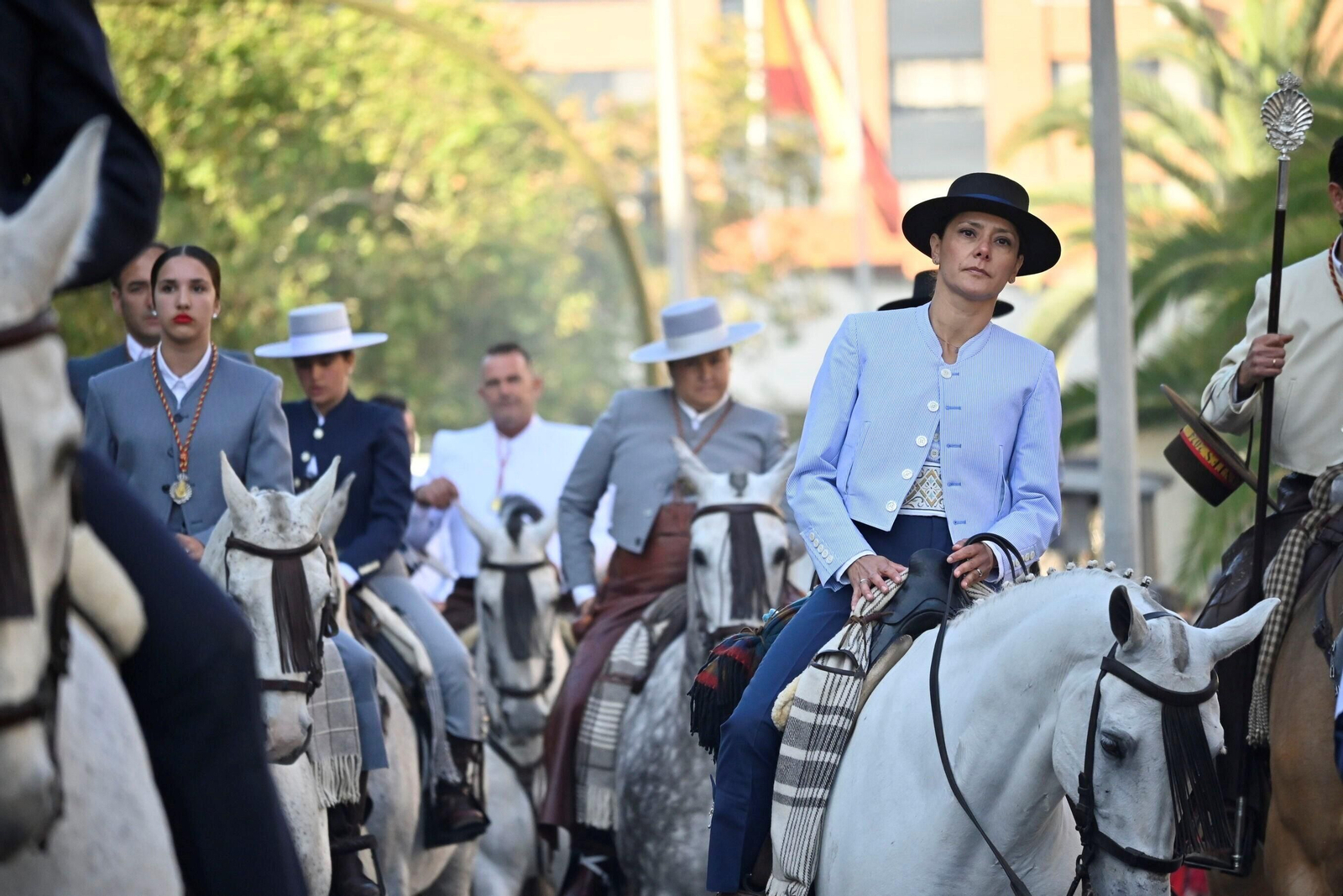 Imágenes de los peregrinos de la Hermandad de Emigrantes en su salida por las calles de Huelva