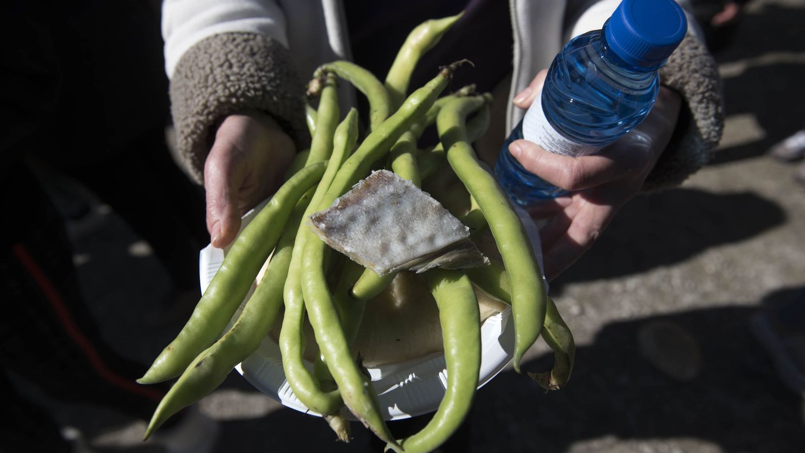 La tradición manda comer habas frescas, salaíllas y bacalao seco