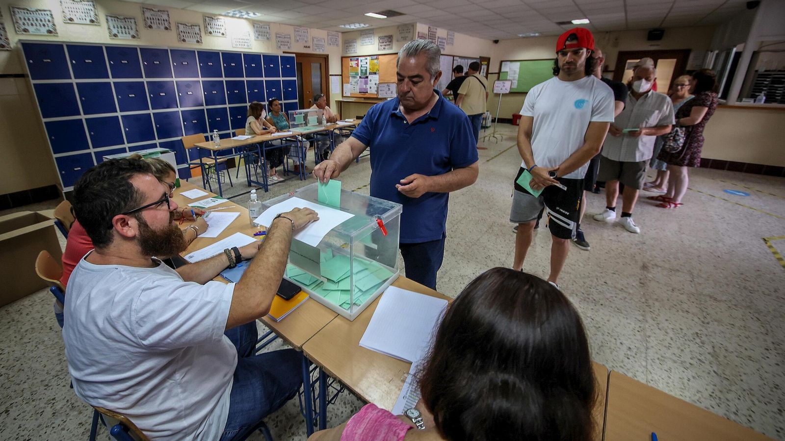 Votación en el colegio de La Granja.
