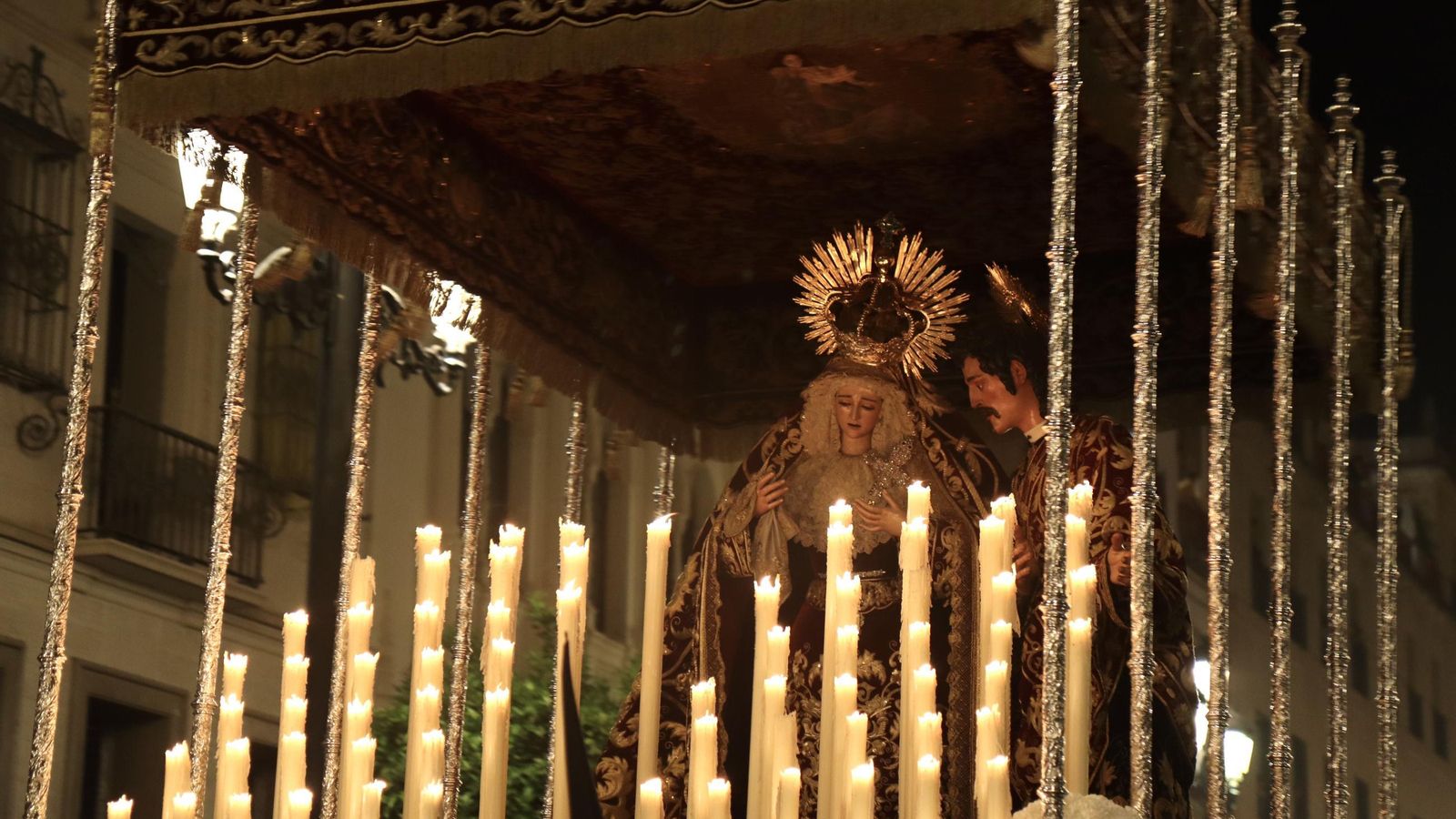 La Madrugá por la Carrera Oficial en la Semana Santa de Sevilla 2025