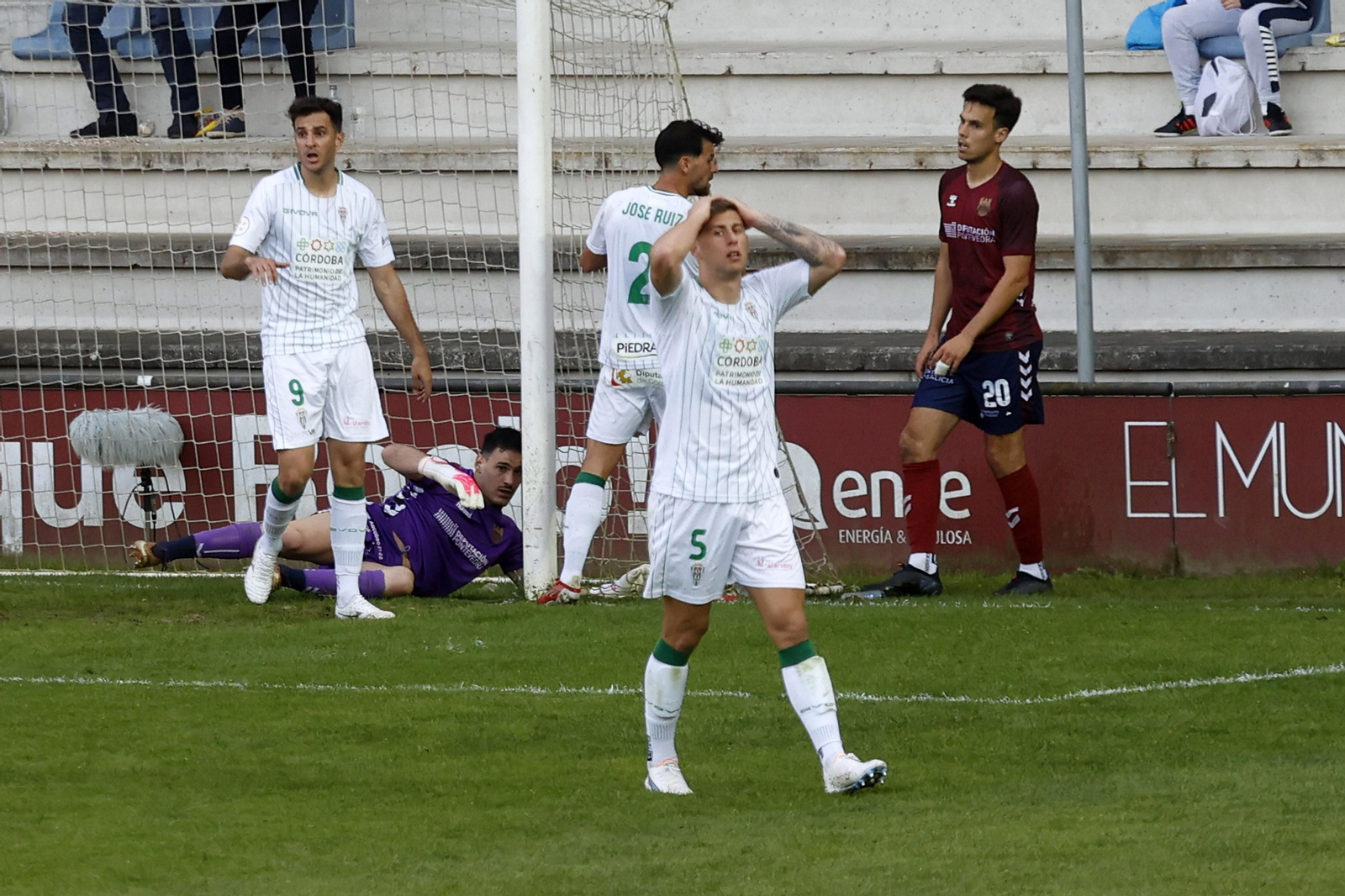 La derrota del Córdoba CF en Pontevedra, en imágenes
