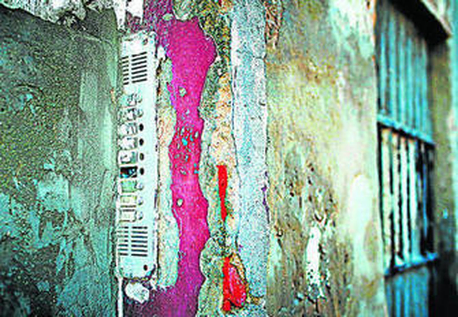 Estado exterior de una finca del barrio de Santa María.