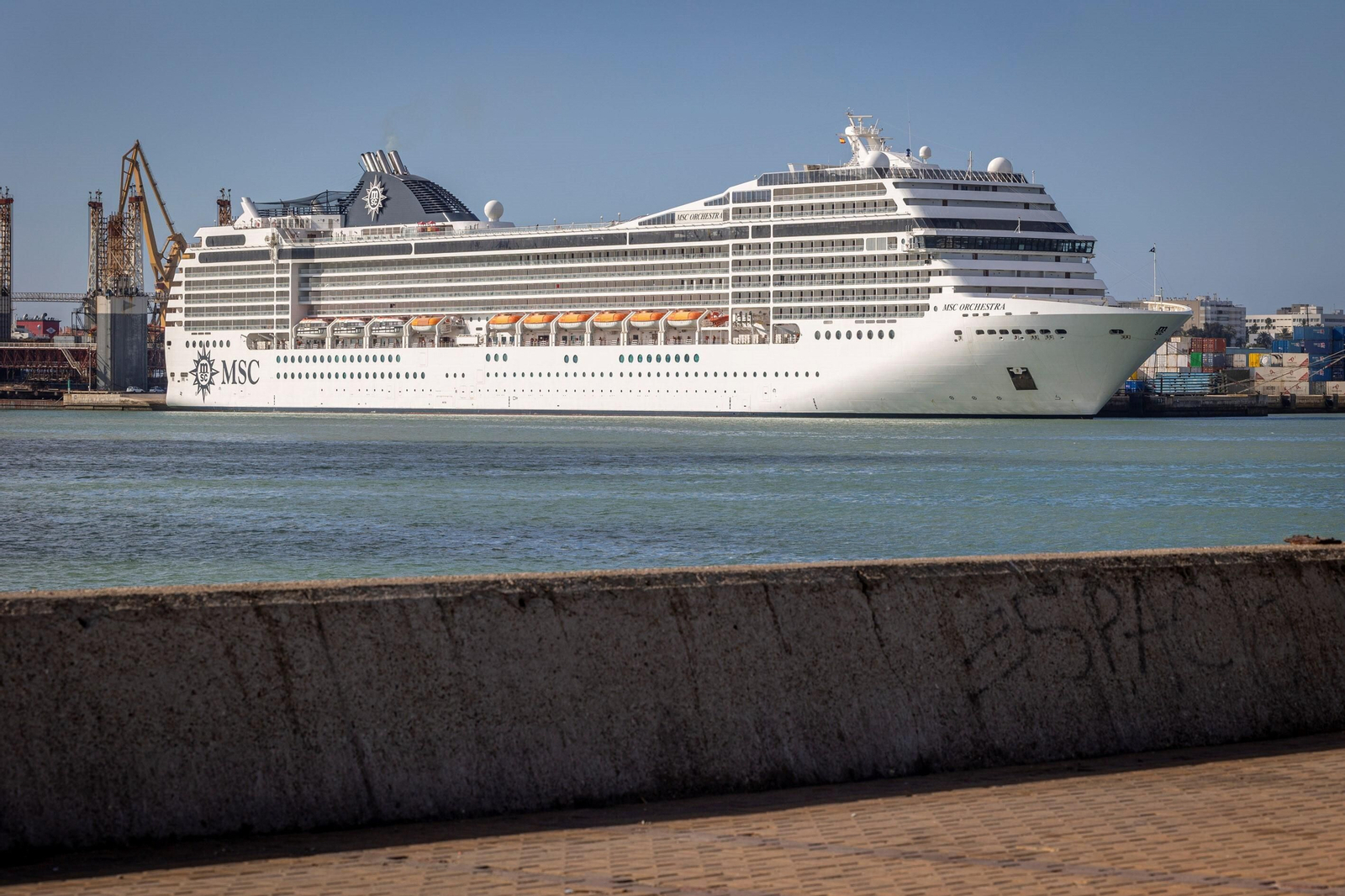 Imágenes de Cádiz con los turistas llegados a Cádiz a bordo de cinco cruceros