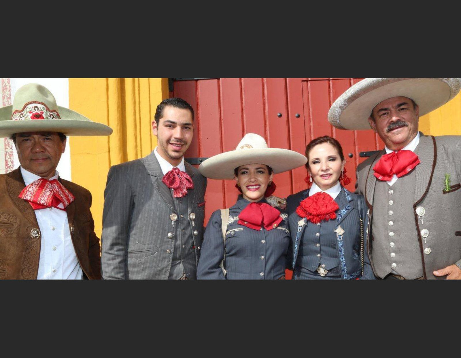 Aficionados mexicanos y morantistas: Víctor Zamora, jerónimo González, Noemí del Bosque, Laura Reyes y Edgar del Bosque