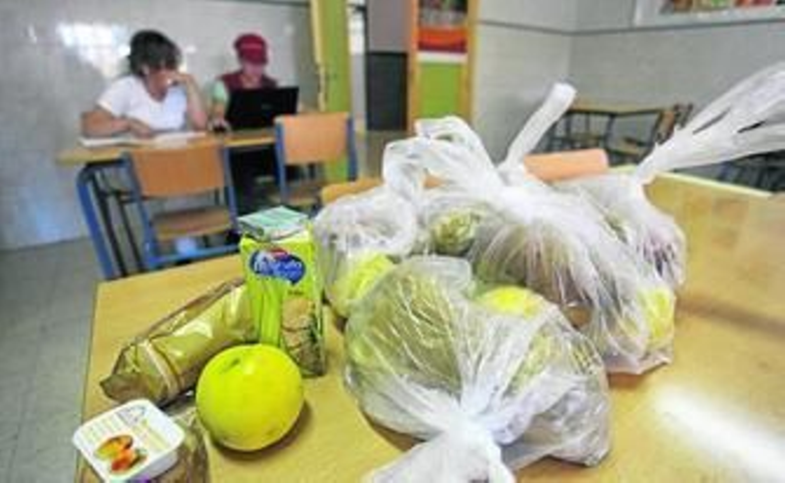 Las bolsas con la merienda preparadas en un colegio el curso pasado.